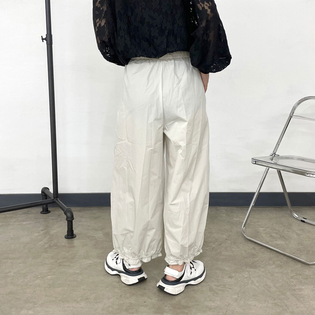 シーアールビー CRB 裾フリルナイロン風パンツ （ブラック） ブラック