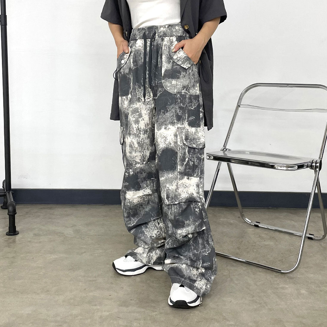 シーアールビー CRB 柄カーゴパンツ （グレー） グレー