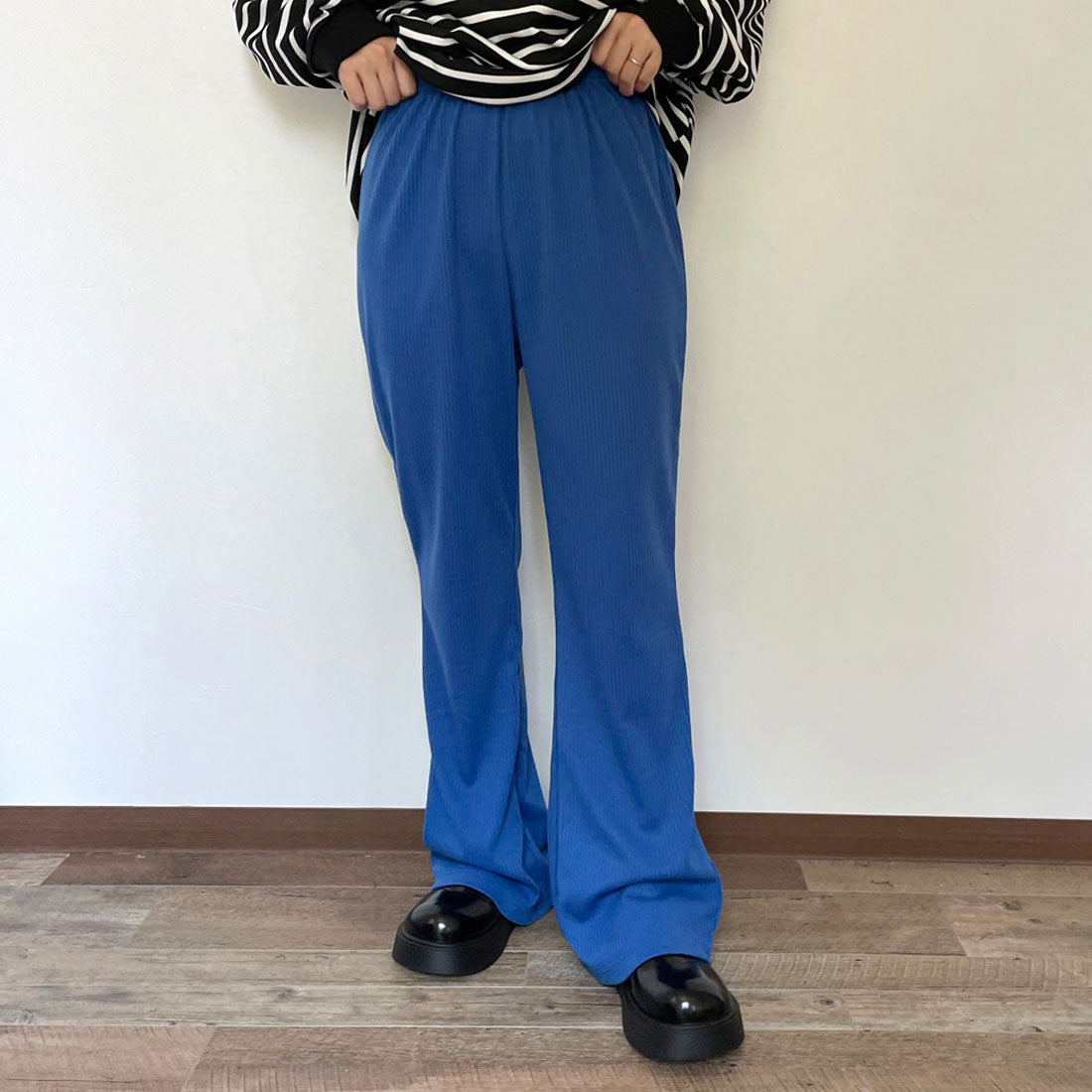 シーアールビー CRB カットリブフレアパンツ （ブルー） ブルー