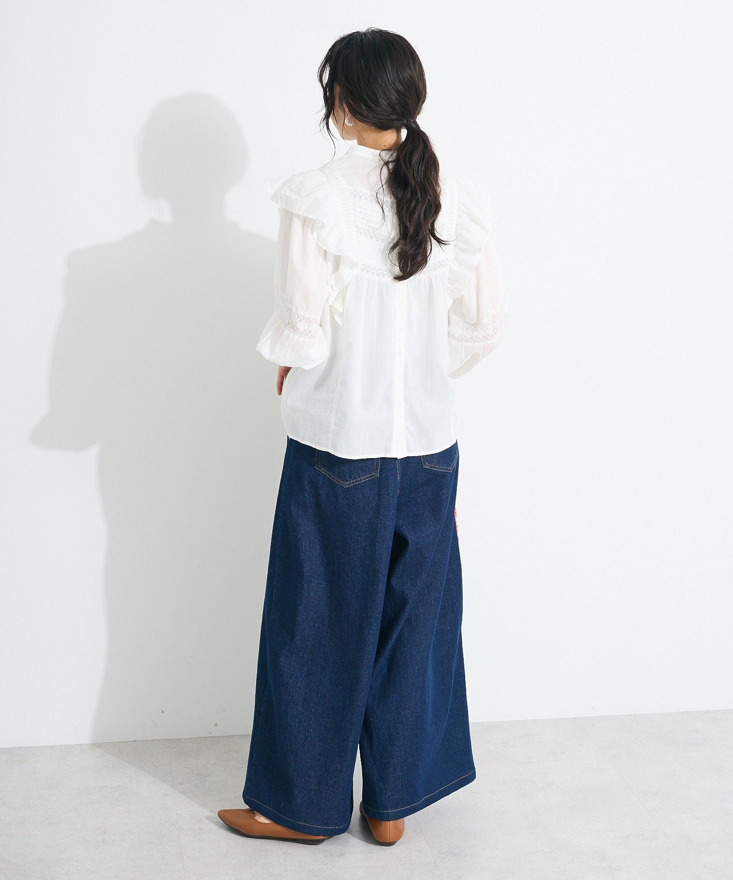 クラフトスタンダードブティック CRAFT STANDARD BOUTIQUE フリル使いマニーレースピンタックブラウス （ホワイト） ホワイト