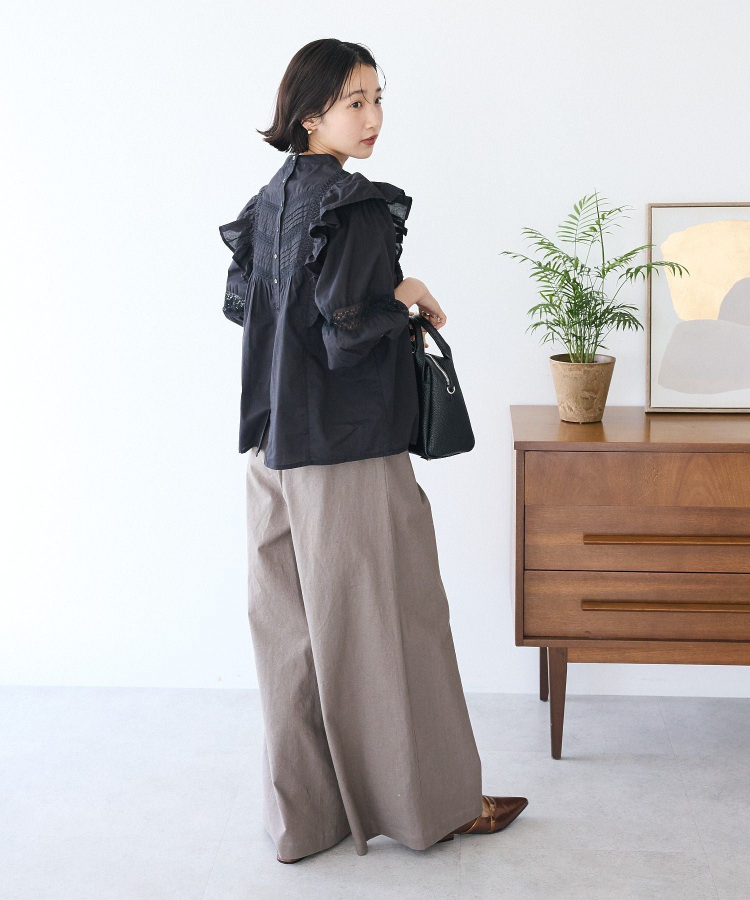 クラフトスタンダードブティック CRAFT STANDARD BOUTIQUE フリル使いマニーレースピンタックブラウス （ホワイト） ホワイト