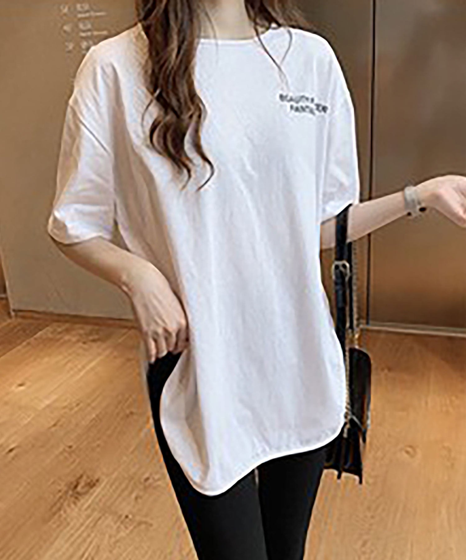 ニナエリナ Nina et Lina サイドスリットクルーネックTシャツ