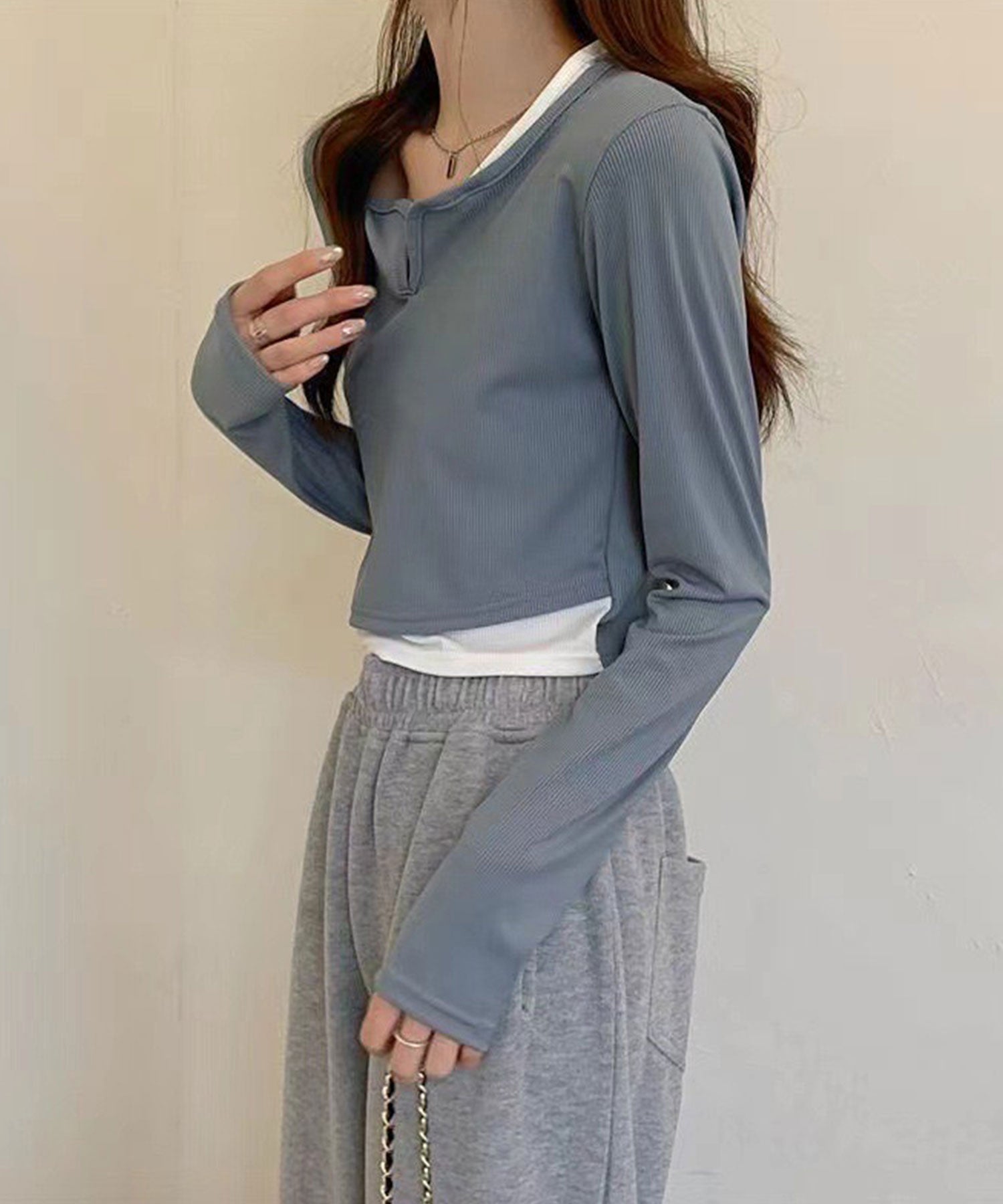 ニナエリナ Nina et Lina ショート丈キーネックTシャツ （ブラック） ブラック