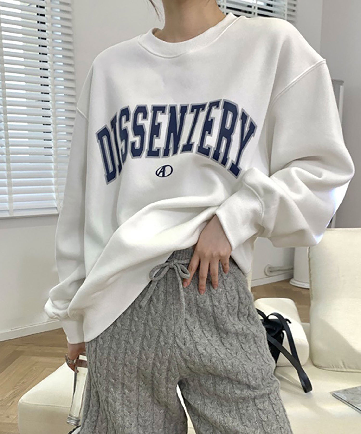 Nina and Lina裏毛 DISSENTERY English Logo Trainer