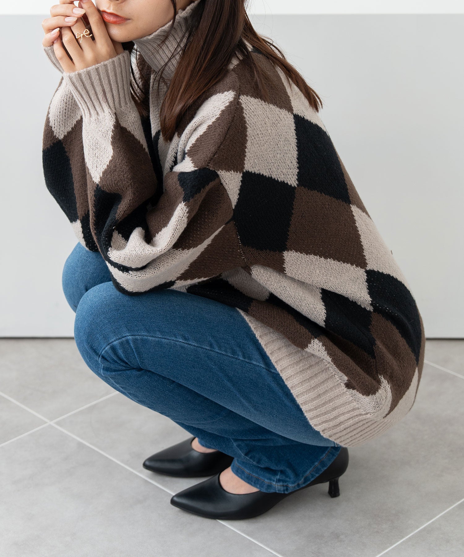 ニナエリナ Nina et Lina タートルネックアーガイルニット （ブラウン） ブラウン