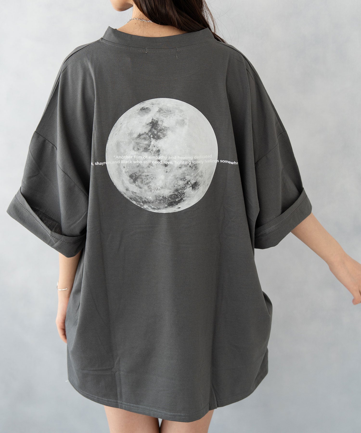 ニナエリナ Nina et Lina フルムーンプリントオーバーサイズTシャツ （チャコールグレー） チャコールグレー