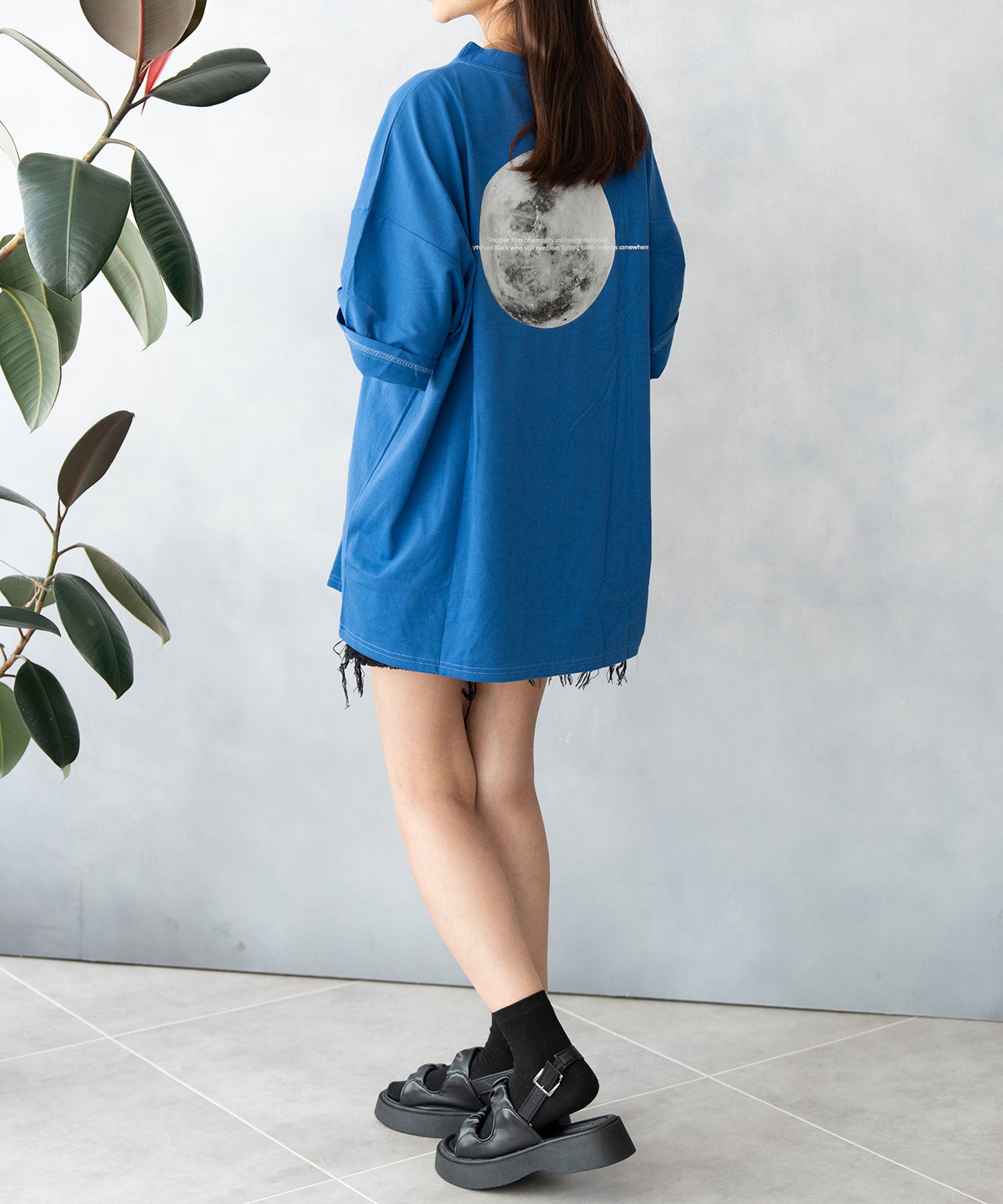 ニナエリナ Nina et Lina フルムーンプリントオーバーサイズTシャツ （ブルー） ブルー