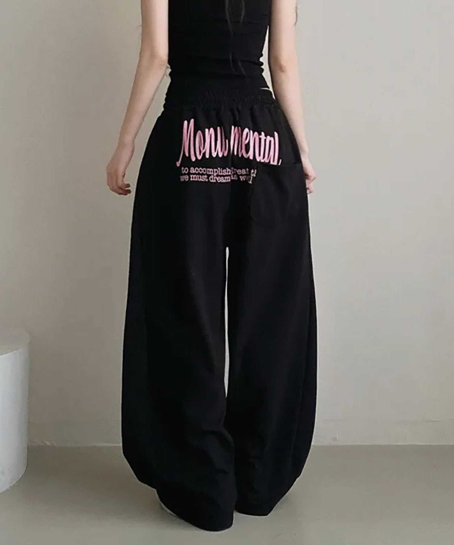 ニナエリナ Nina et Lina バックプリントスウェットパンツ （ブラック） ブラック