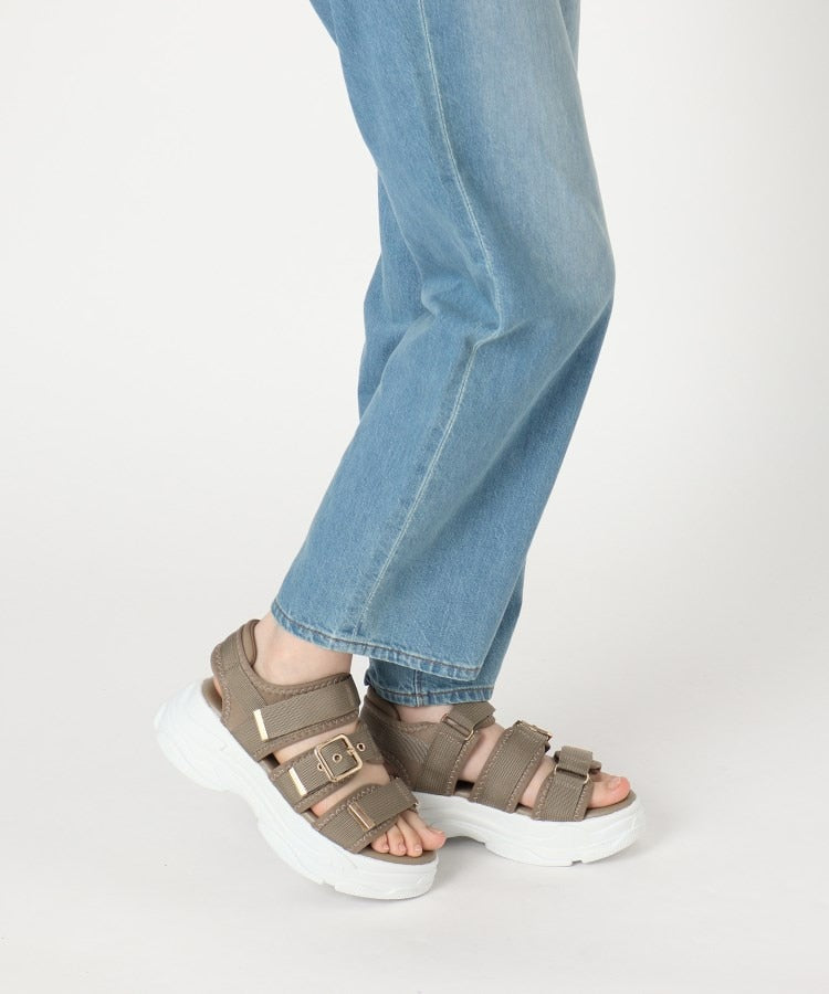 シーエス ティーアンドピー csT&P 軽量厚底ソール ゴールドベルトスポーツサンダル （アイボリー(004)） アイボリー(004)