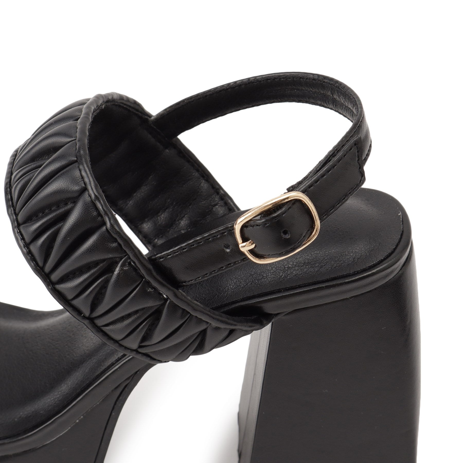 シーエス ティーアンドピー csT&P ギャザーダブルベルト チャンキーヒールサンダル （ホワイト(001)） ホワイト(001)