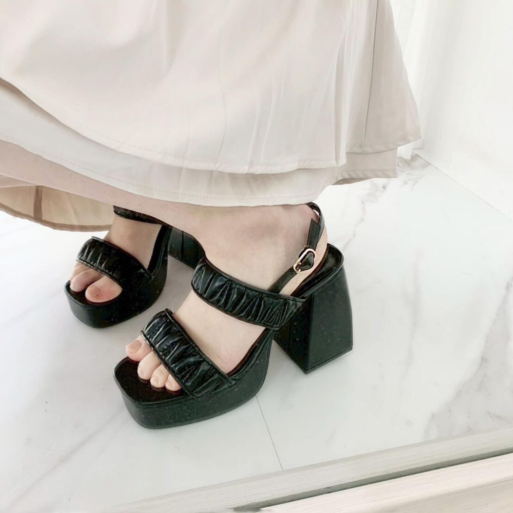 シーエス ティーアンドピー csT&P ギャザーダブルベルト チャンキーヒールサンダル （ホワイト(001)） ホワイト(001)