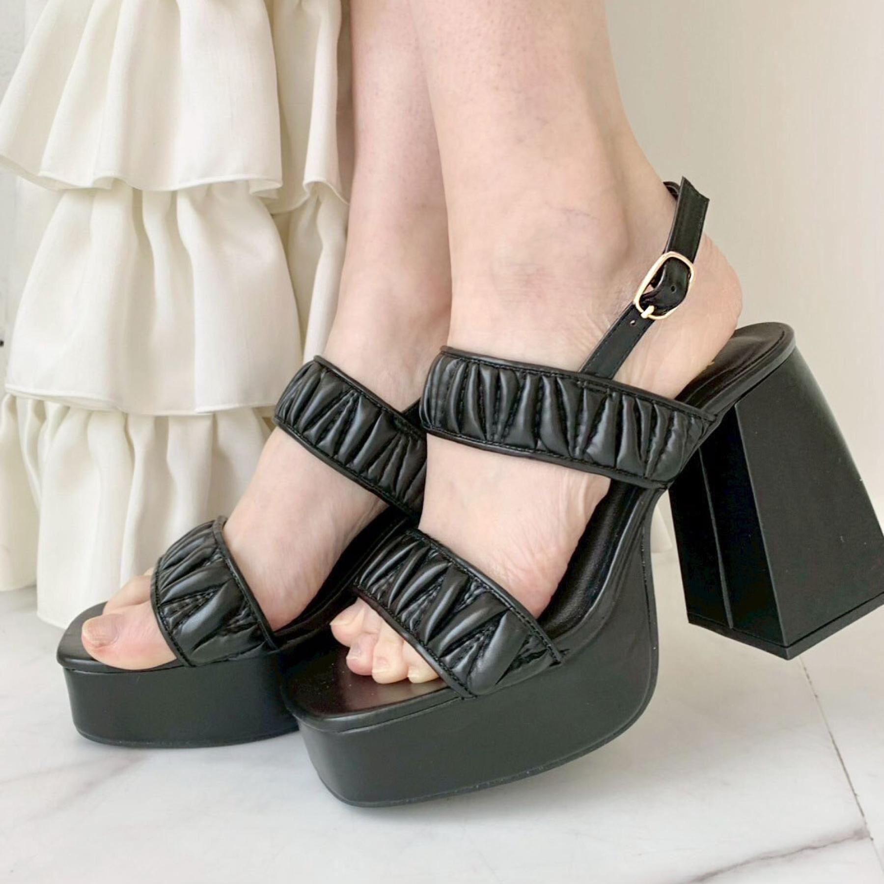 シーエス ティーアンドピー csT&P ギャザーダブルベルト チャンキーヒールサンダル （ホワイト(001)） ホワイト(001)