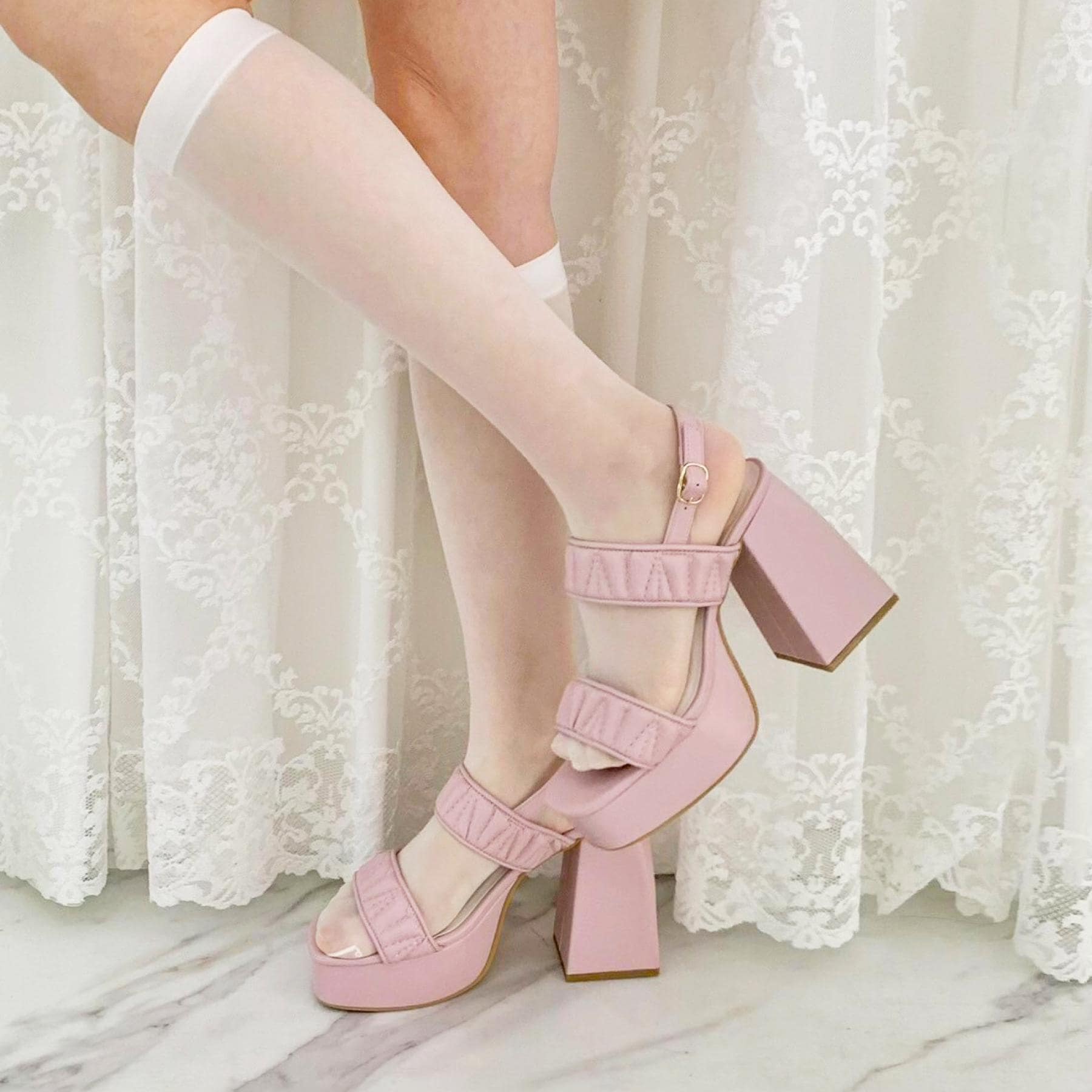 シーエス ティーアンドピー csT&P ギャザーダブルベルト チャンキーヒールサンダル （ホワイト(001)） ホワイト(001)