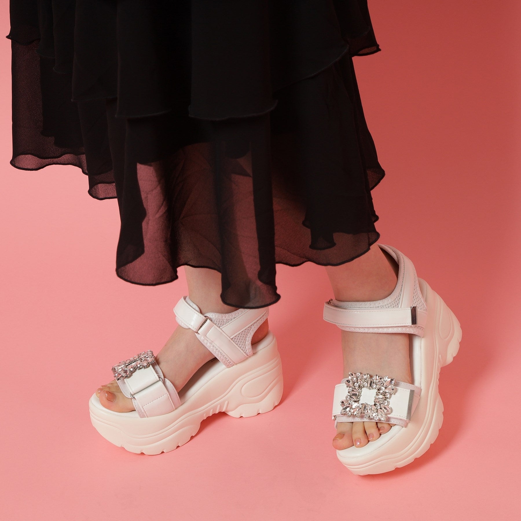 シーエス ティーアンドピー csT&P 厚底ビジューバックルサンダル （ホワイト(001)） ホワイト(001)