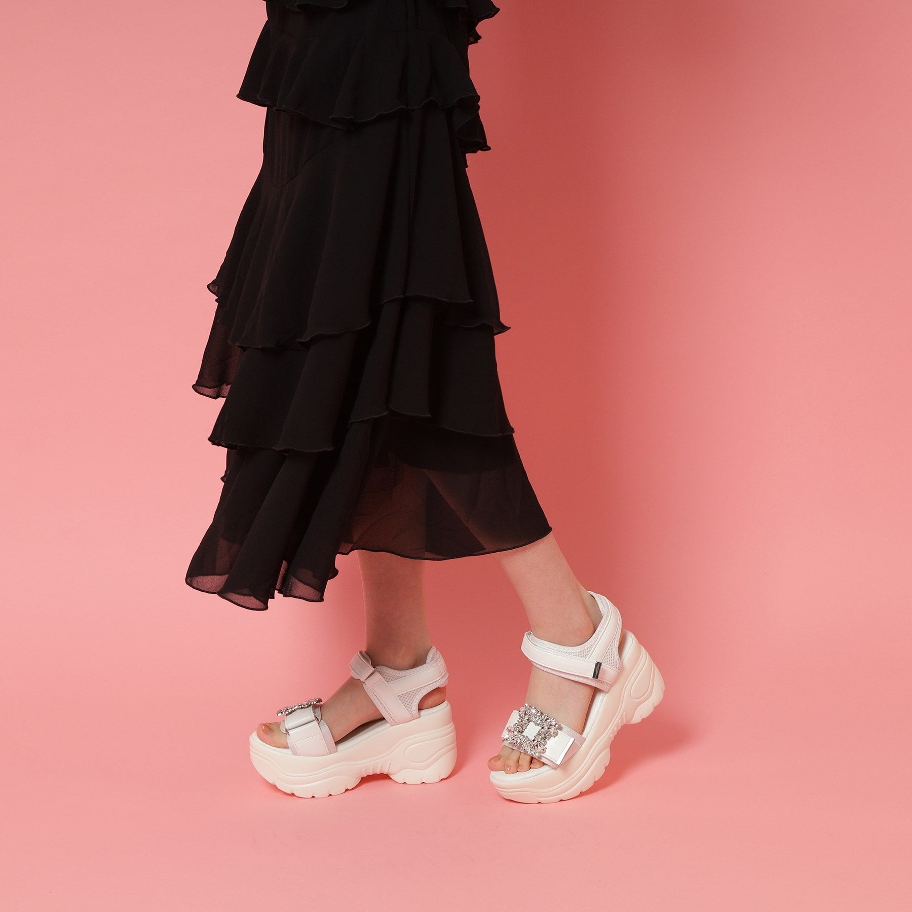 シーエス ティーアンドピー csT&P 厚底ビジューバックルサンダル （ホワイト(001)） ホワイト(001)