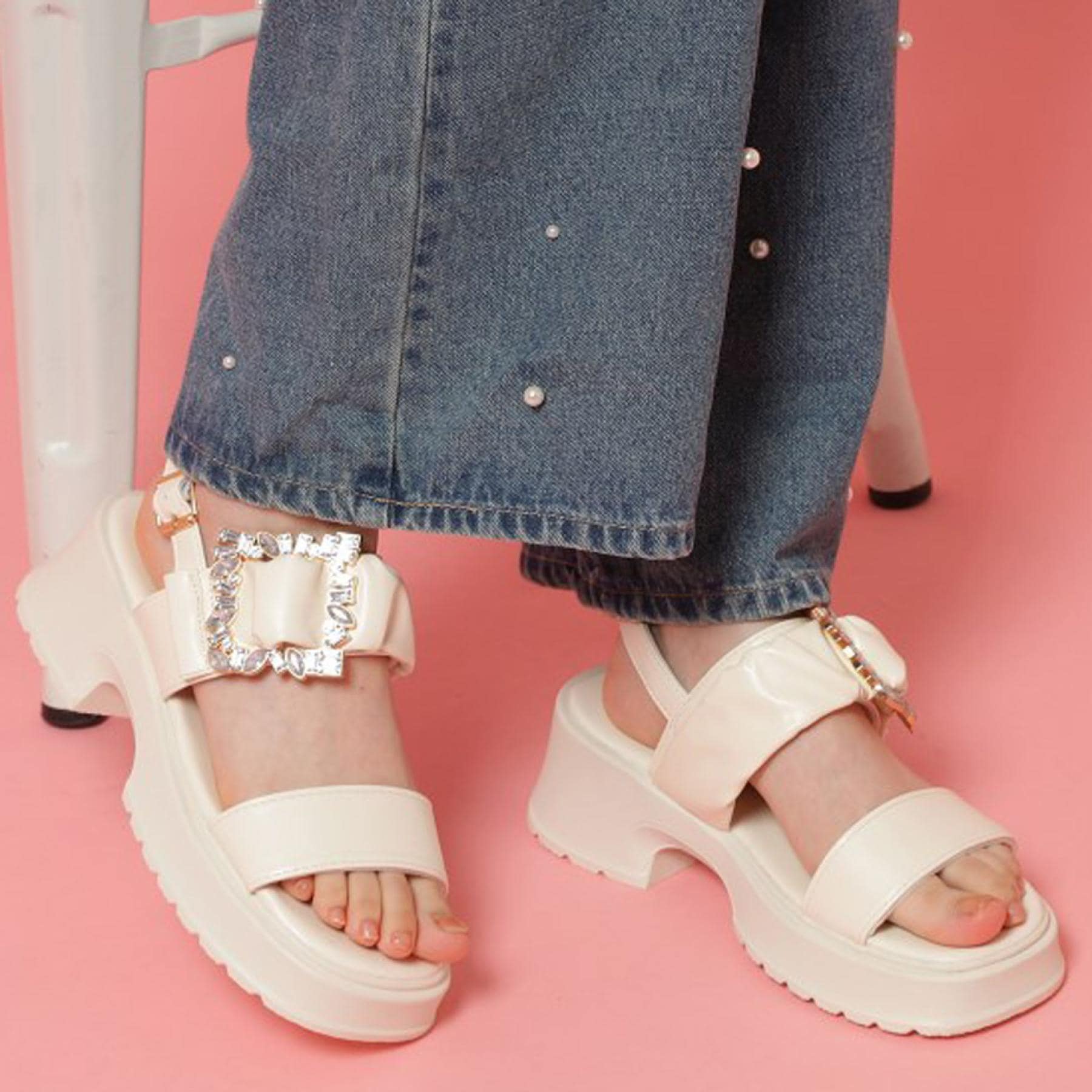 シーエス ティーアンドピー csT&P バックル付きギャザーサンダル （ホワイト(001)） ホワイト(001)