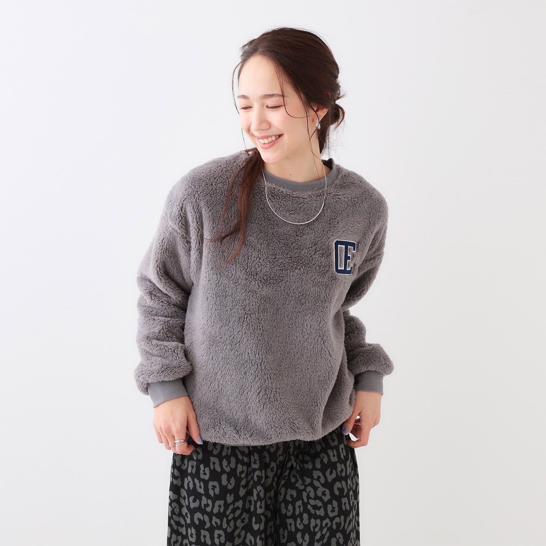 キューティーブロンド Cutie Blonde 【洗える】フェルト刺繍がワンポイント やわらかボアトップス （グレー(012)） グレー(012)