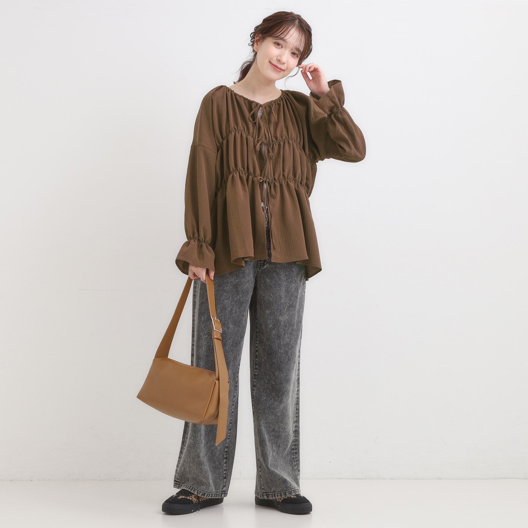 キューティーブロンド Cutie Blonde シャーリングデザインブラウス （ブラック(019)） ブラック(019)