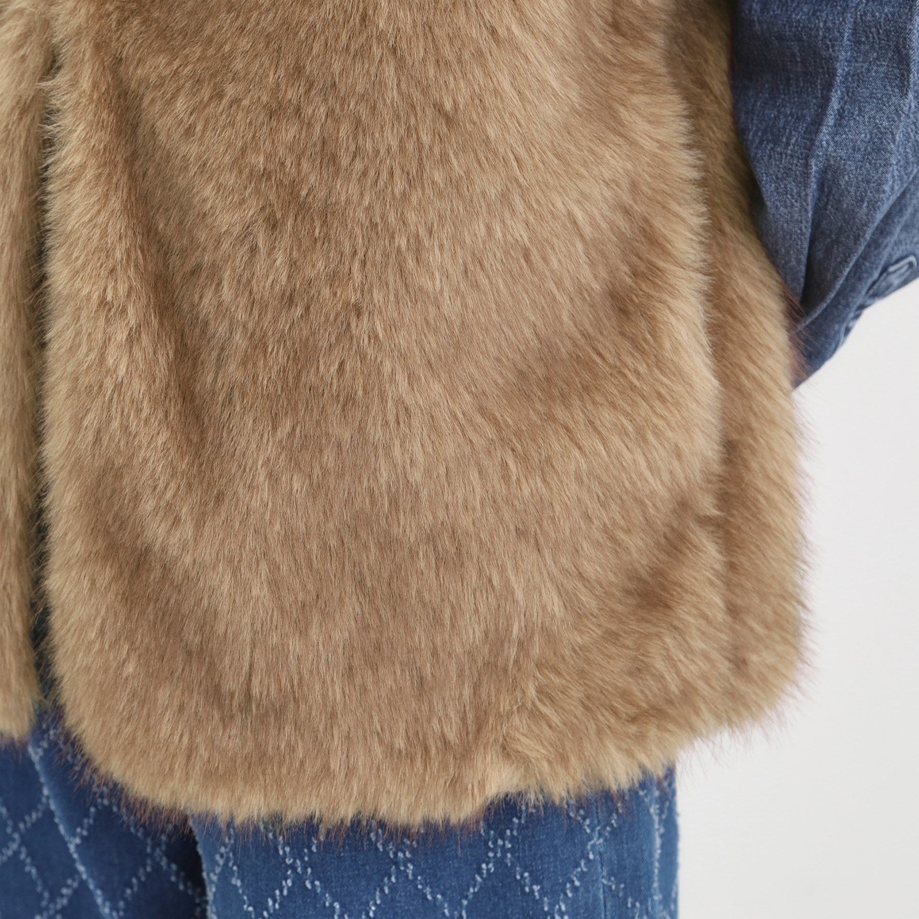 キューティーブロンド Cutie Blonde ロングフェイクファーベスト （オフホワイト(003)） オフホワイト(003)