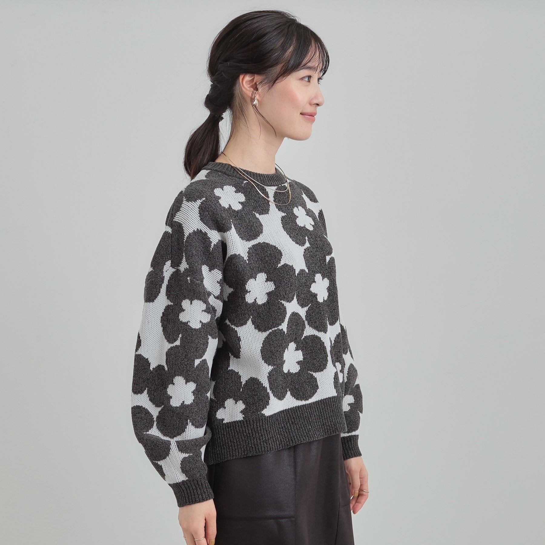 キューティーブロンド Cutie Blonde レトロ可愛い デイジー柄 総柄ニット （チャコールグレー(214)） チャコールグレー(214)