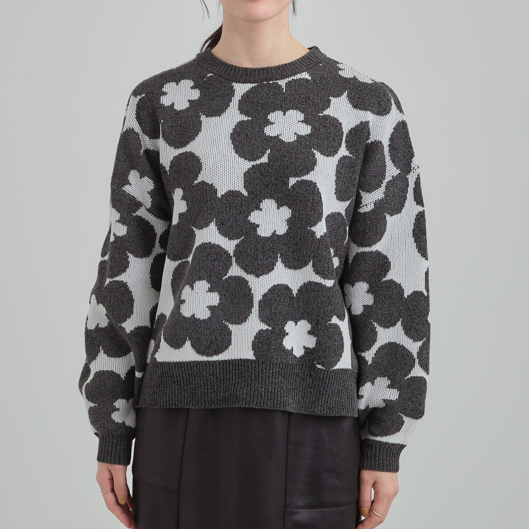 キューティーブロンド Cutie Blonde レトロ可愛い デイジー柄 総柄ニット （チャコールグレー(214)） チャコールグレー(214)