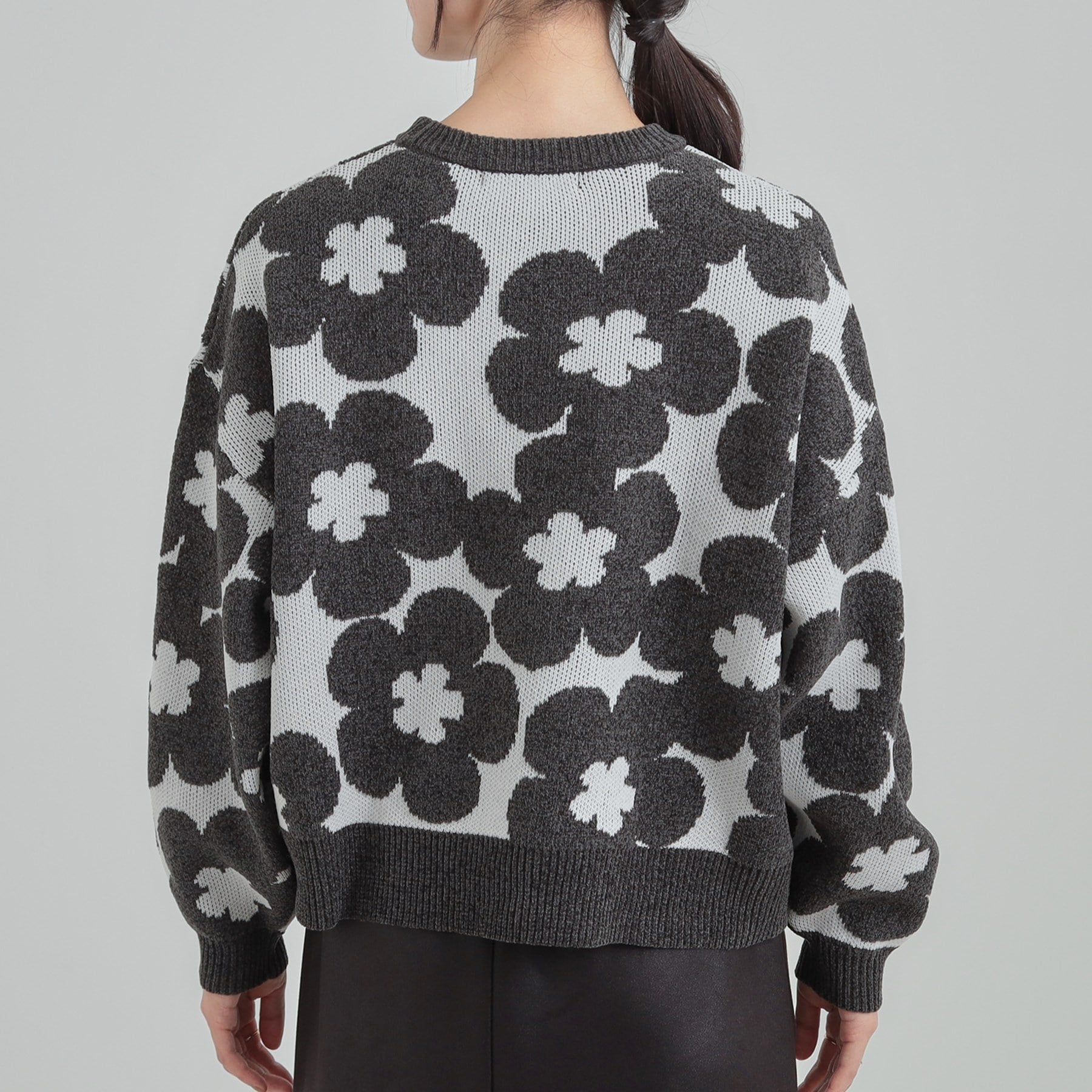 キューティーブロンド Cutie Blonde レトロ可愛い デイジー柄 総柄ニット （チャコールグレー(214)） チャコールグレー(214)