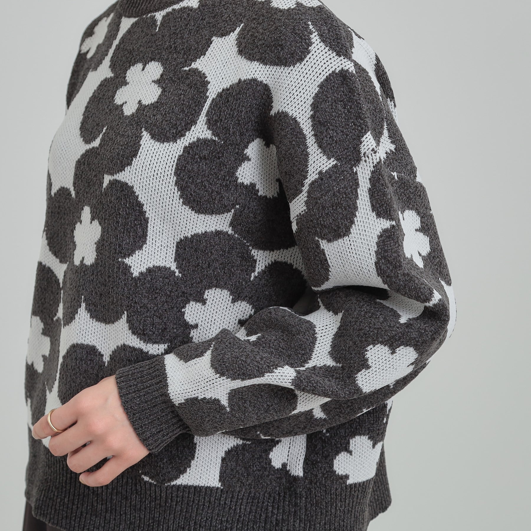 キューティーブロンド Cutie Blonde レトロ可愛い デイジー柄 総柄ニット （チャコールグレー(214)） チャコールグレー(214)