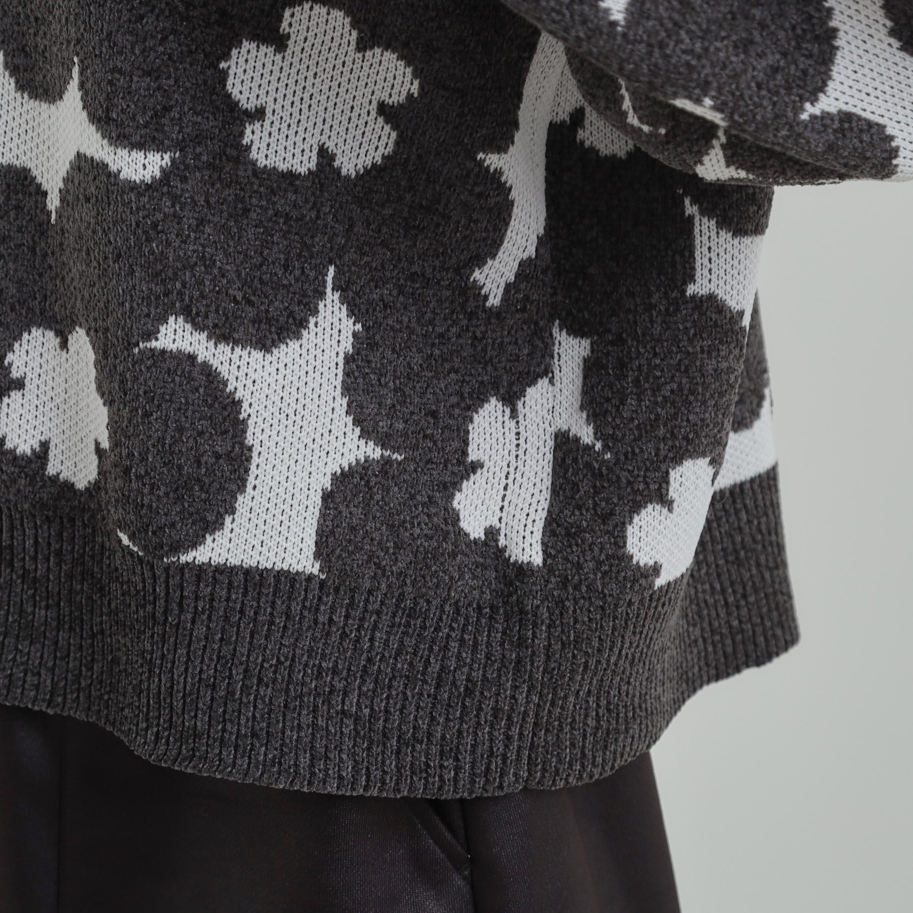 キューティーブロンド Cutie Blonde レトロ可愛い デイジー柄 総柄ニット （チャコールグレー(214)） チャコールグレー(214)