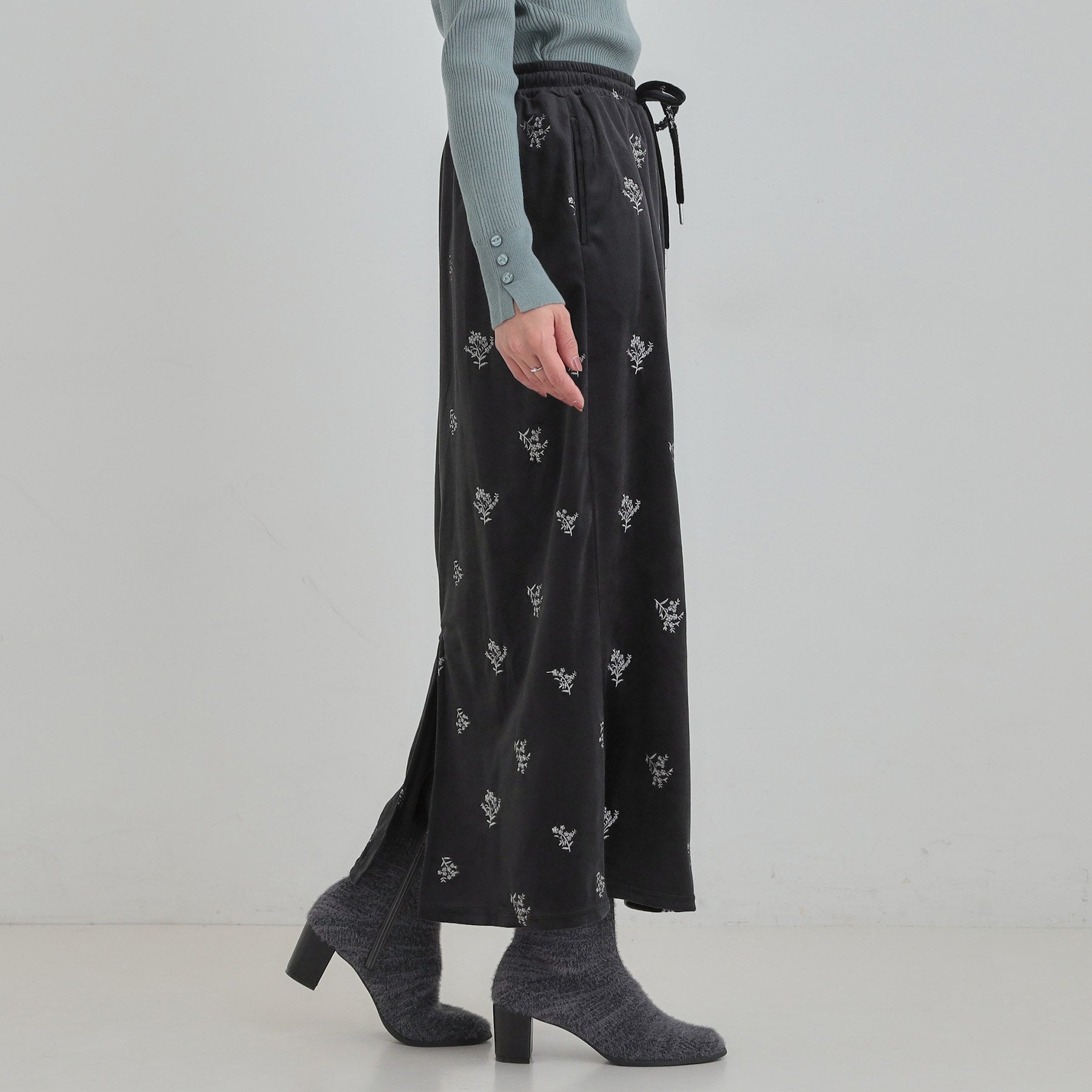 キューティーブロンド Cutie Blonde 刺繍ベロア調ナロースカート （ブラウン(044)） ブラウン(044)