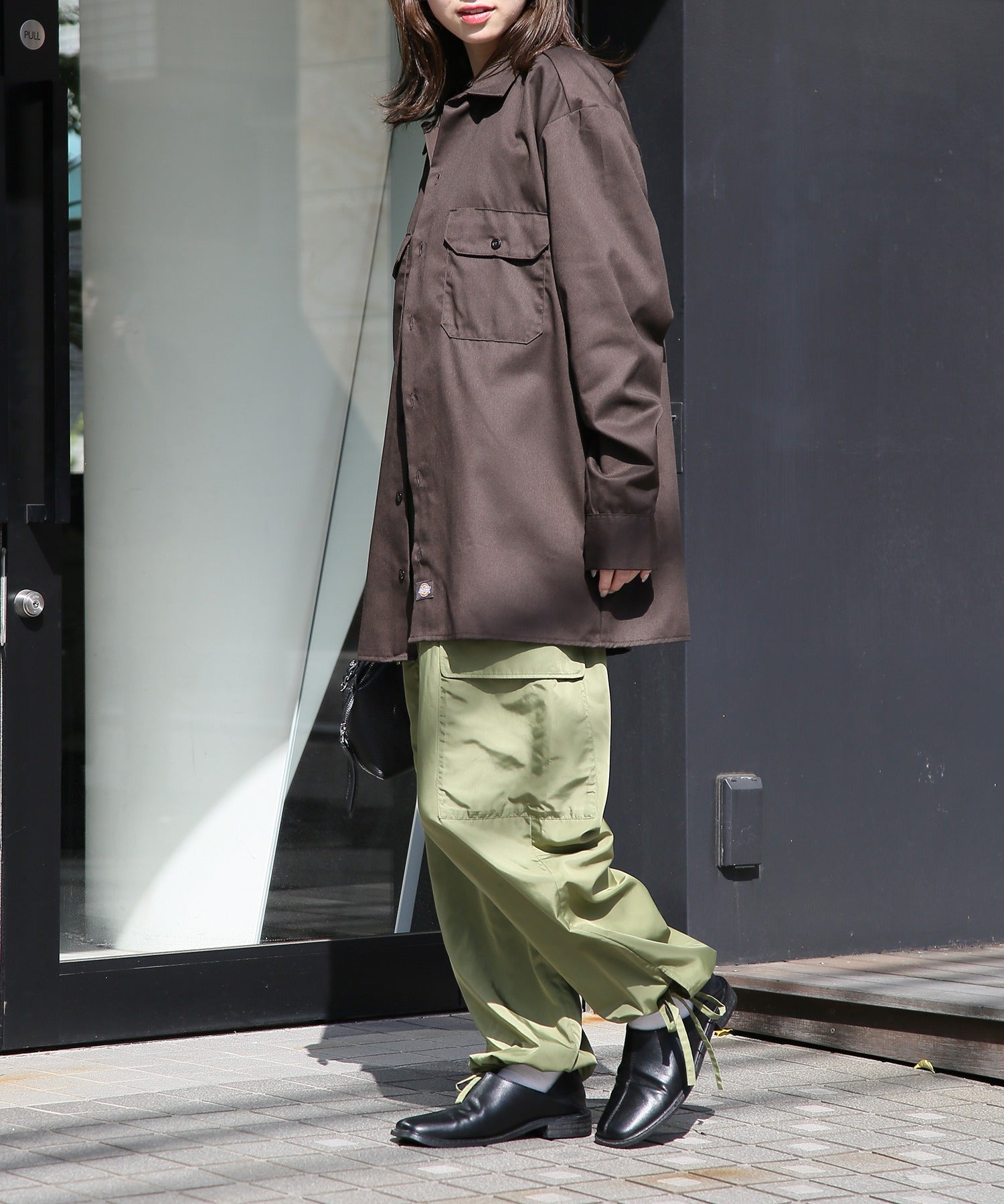 ディッキーズ Dickies さっと羽織れる◎ 【Dickies / ディッキーズ】SHIRTS LSFQ シャツ 羽織り 長袖 ワークシャツ ワンポイント カジュアルシャツ 無地 574 （ダークグリーン） ダークグリーン