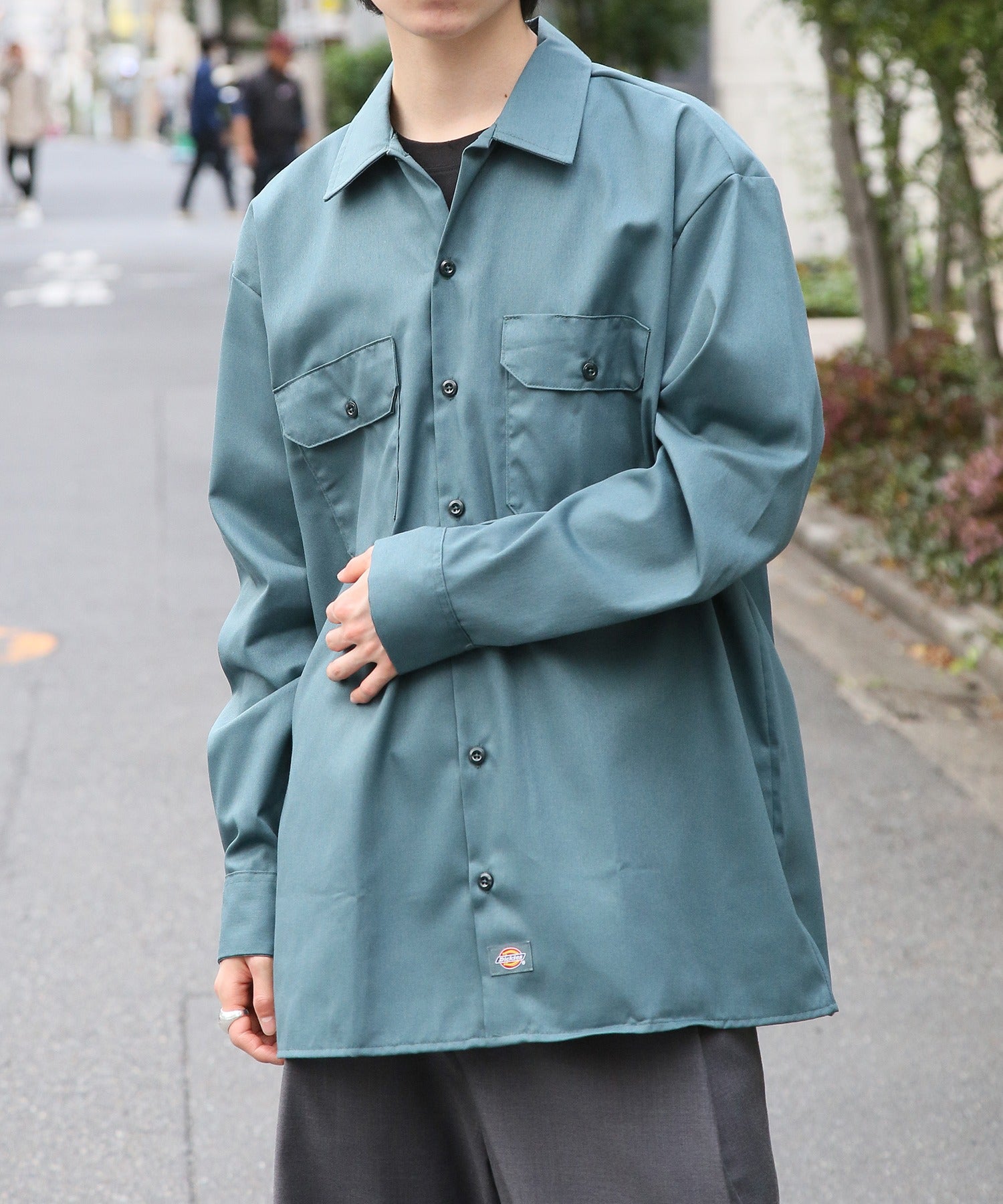ディッキーズ Dickies さっと羽織れる◎ 【Dickies / ディッキーズ】SHIRTS LSFQ シャツ 羽織り 長袖 ワークシャツ ワンポイント カジュアルシャツ 無地 574 （ダークグリーン） ダークグリーン