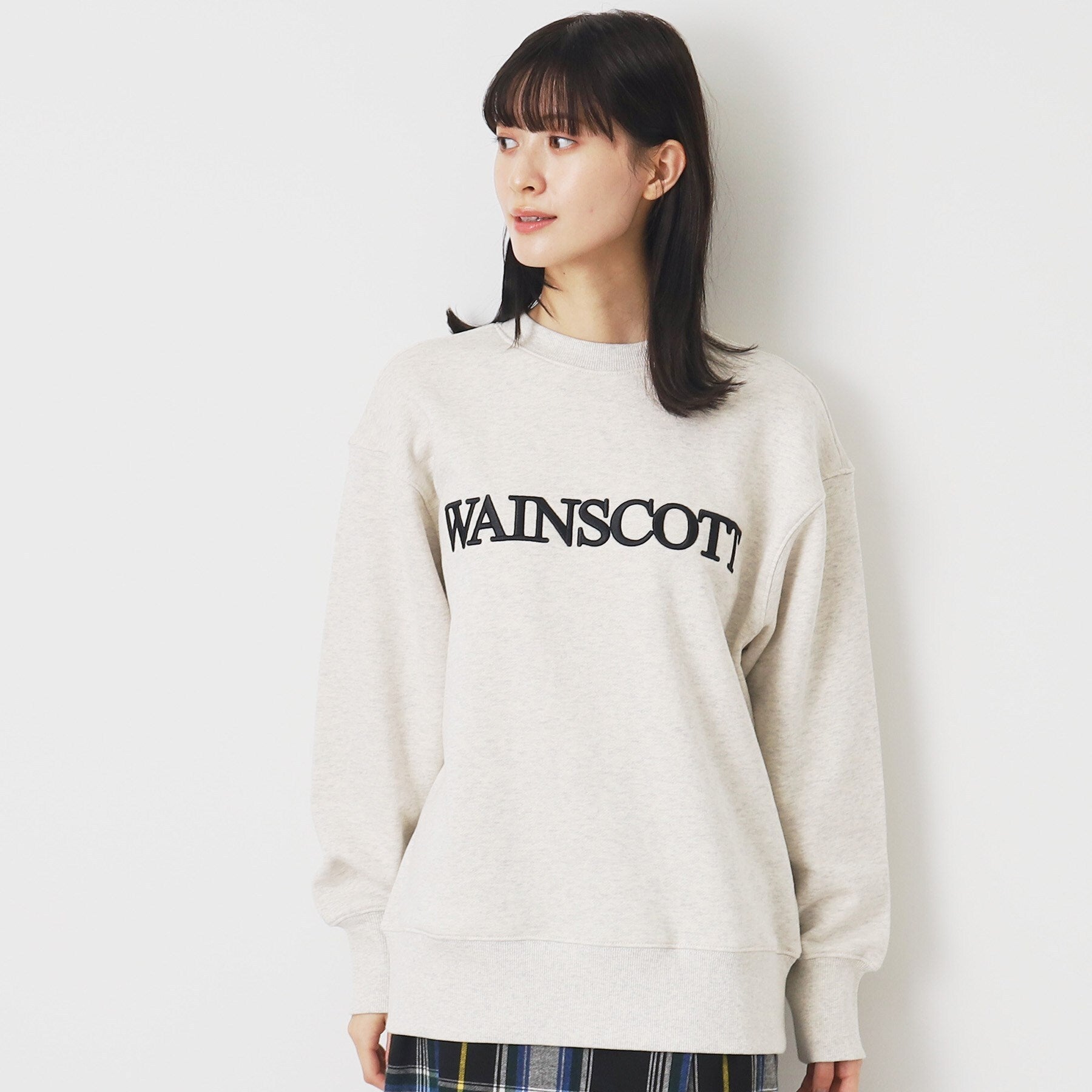 デッサン Dessin 【ユニセックス】3D刺繍スウェット （グレージュ(050)） グレージュ(050)
