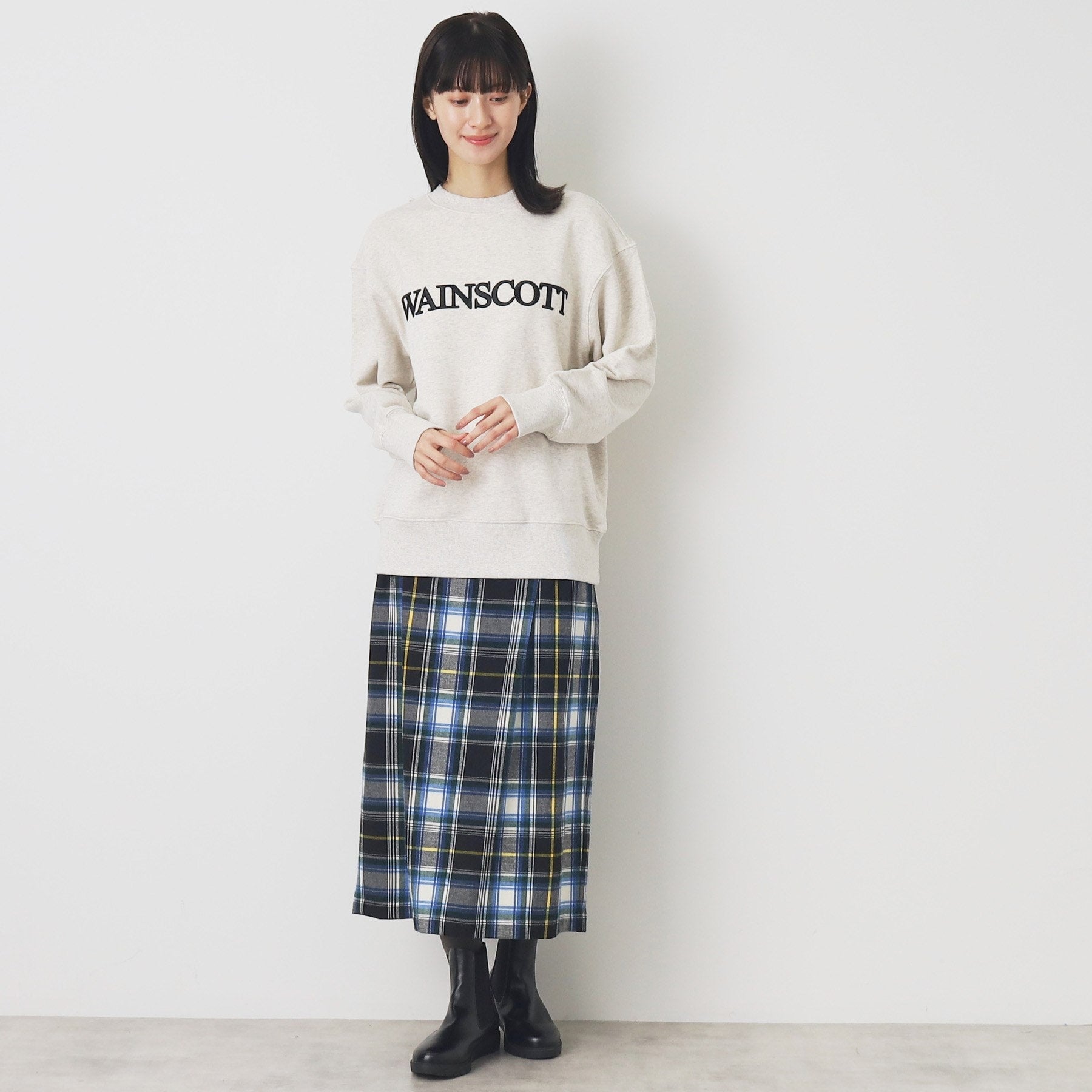 デッサン Dessin 【ユニセックス】3D刺繍スウェット （グレージュ(050)） グレージュ(050)