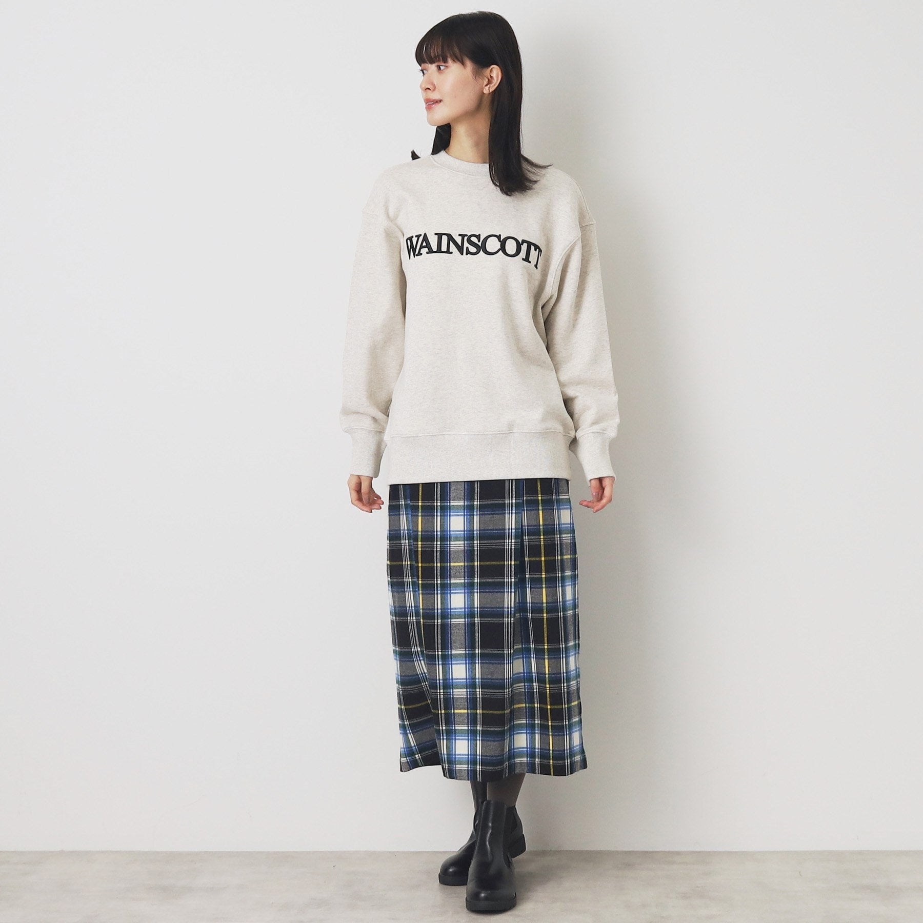 デッサン Dessin 【ユニセックス】3D刺繍スウェット （グレージュ(050)） グレージュ(050)