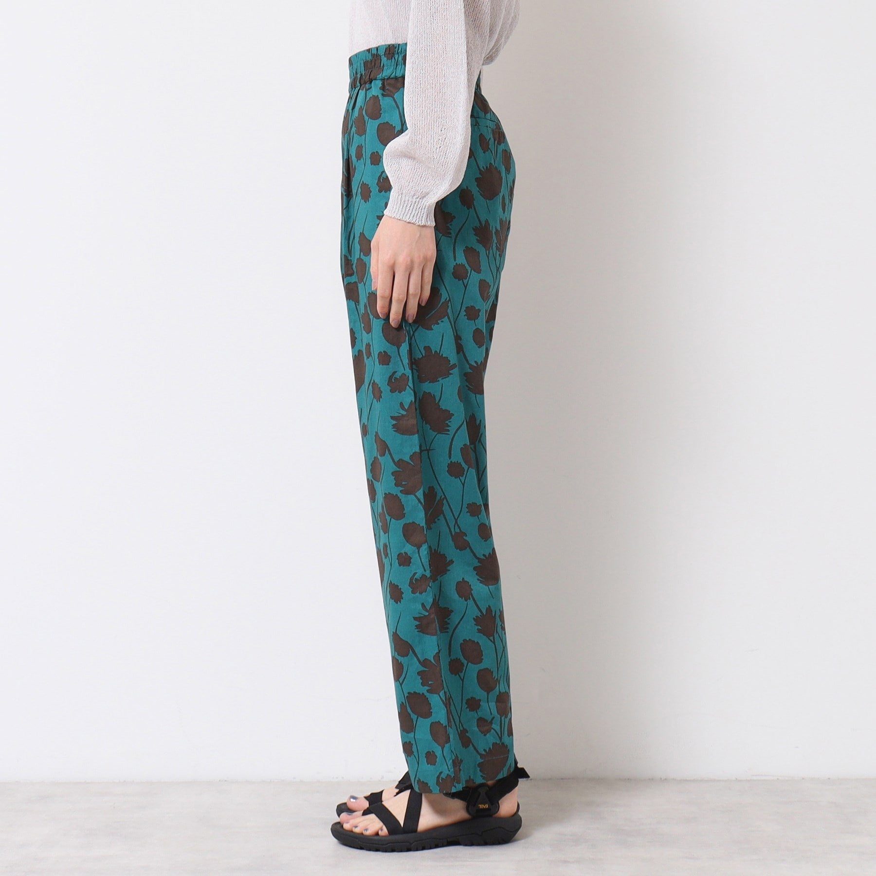 デッサン Dessin 【ウエストゴム・洗える】フラワープリントパンツ （グリーン(122)） グリーン(122)