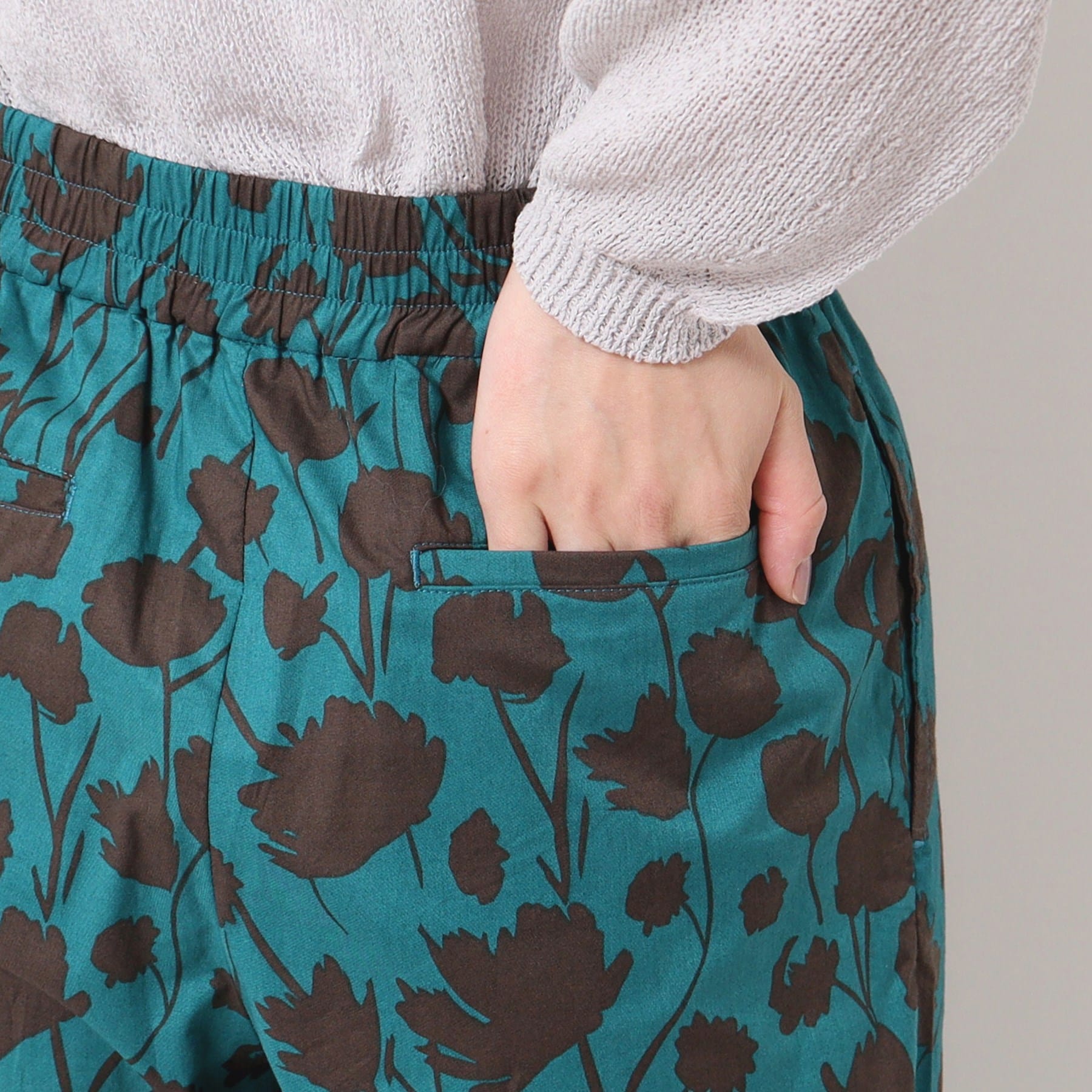 デッサン Dessin 【ウエストゴム・洗える】フラワープリントパンツ （グリーン(122)） グリーン(122)