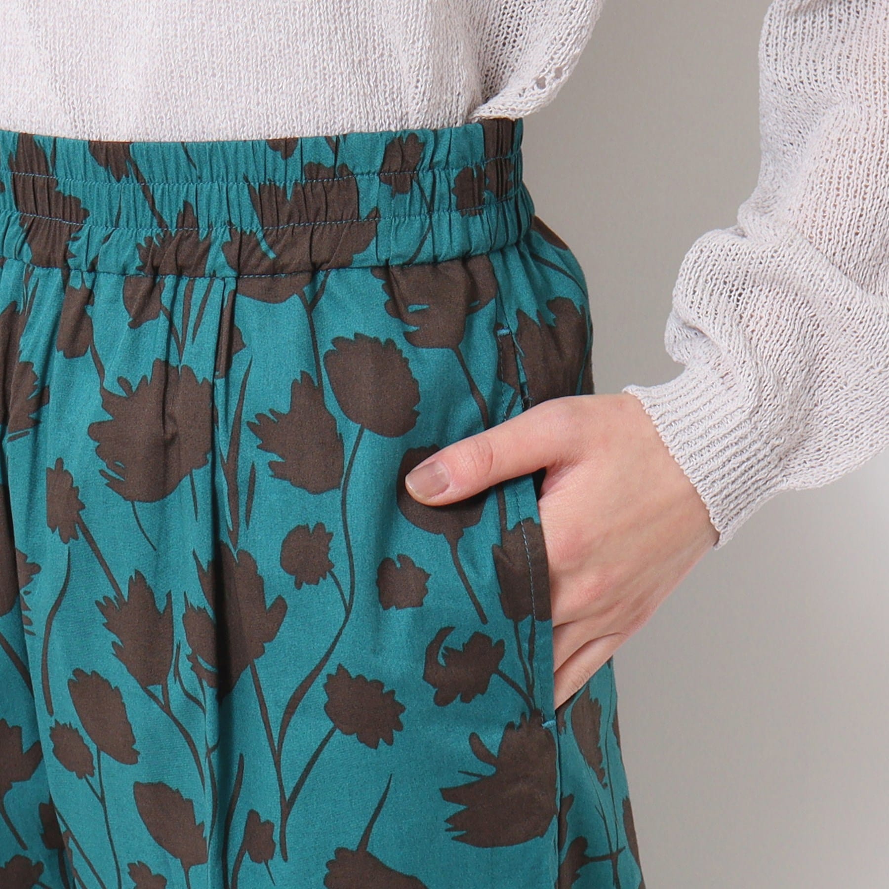 デッサン Dessin 【ウエストゴム・洗える】フラワープリントパンツ （グリーン(122)） グリーン(122)