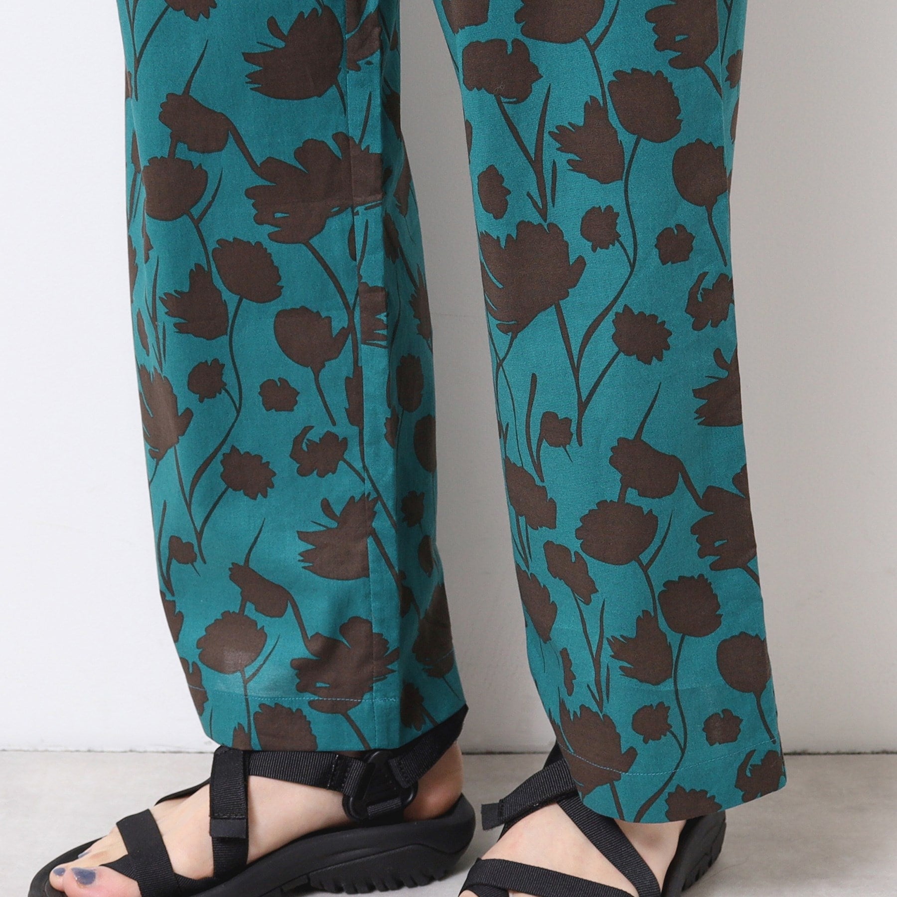 デッサン Dessin 【ウエストゴム・洗える】フラワープリントパンツ （グリーン(122)） グリーン(122)