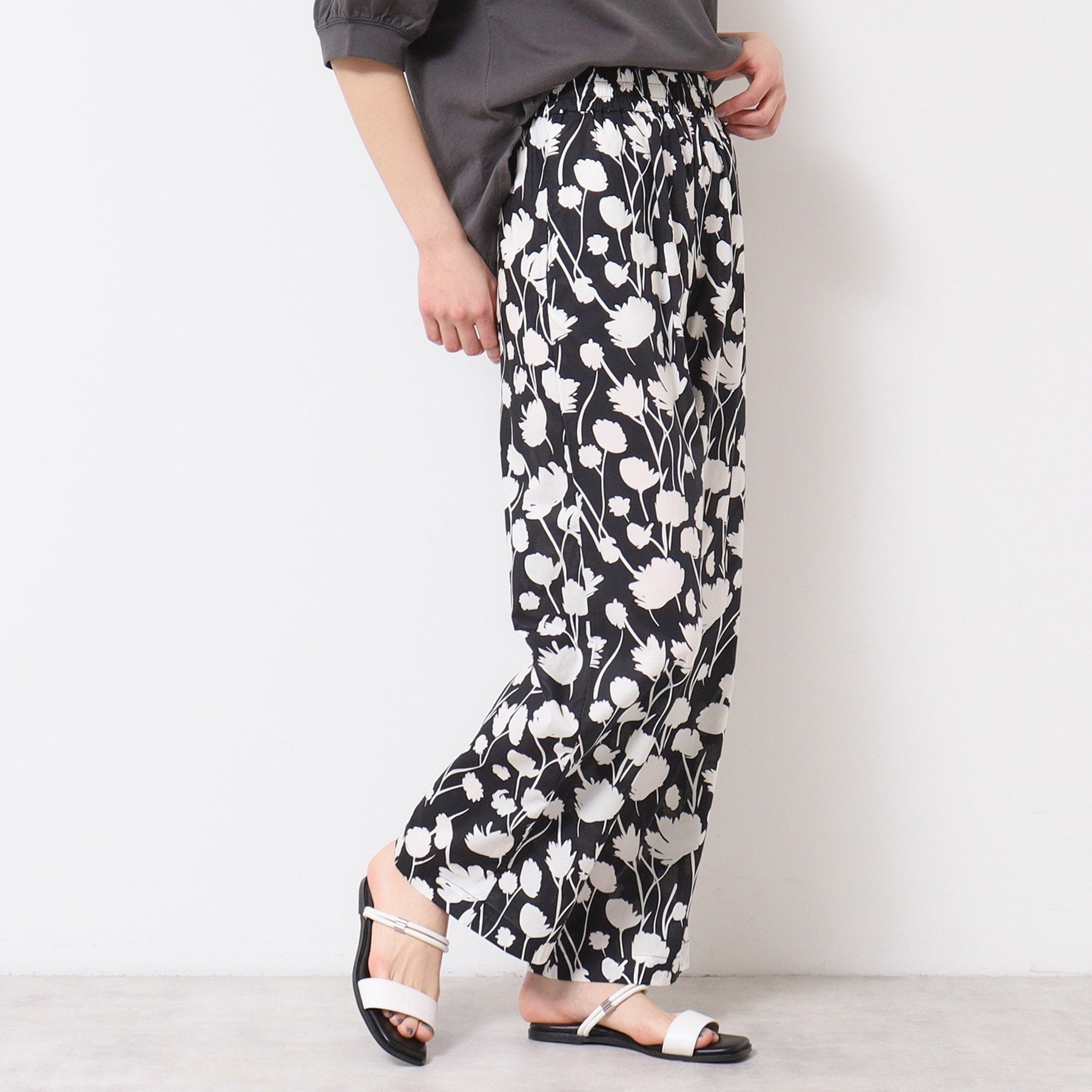 デッサン Dessin 【ウエストゴム・洗える】フラワープリントパンツ （グリーン(122)） グリーン(122)