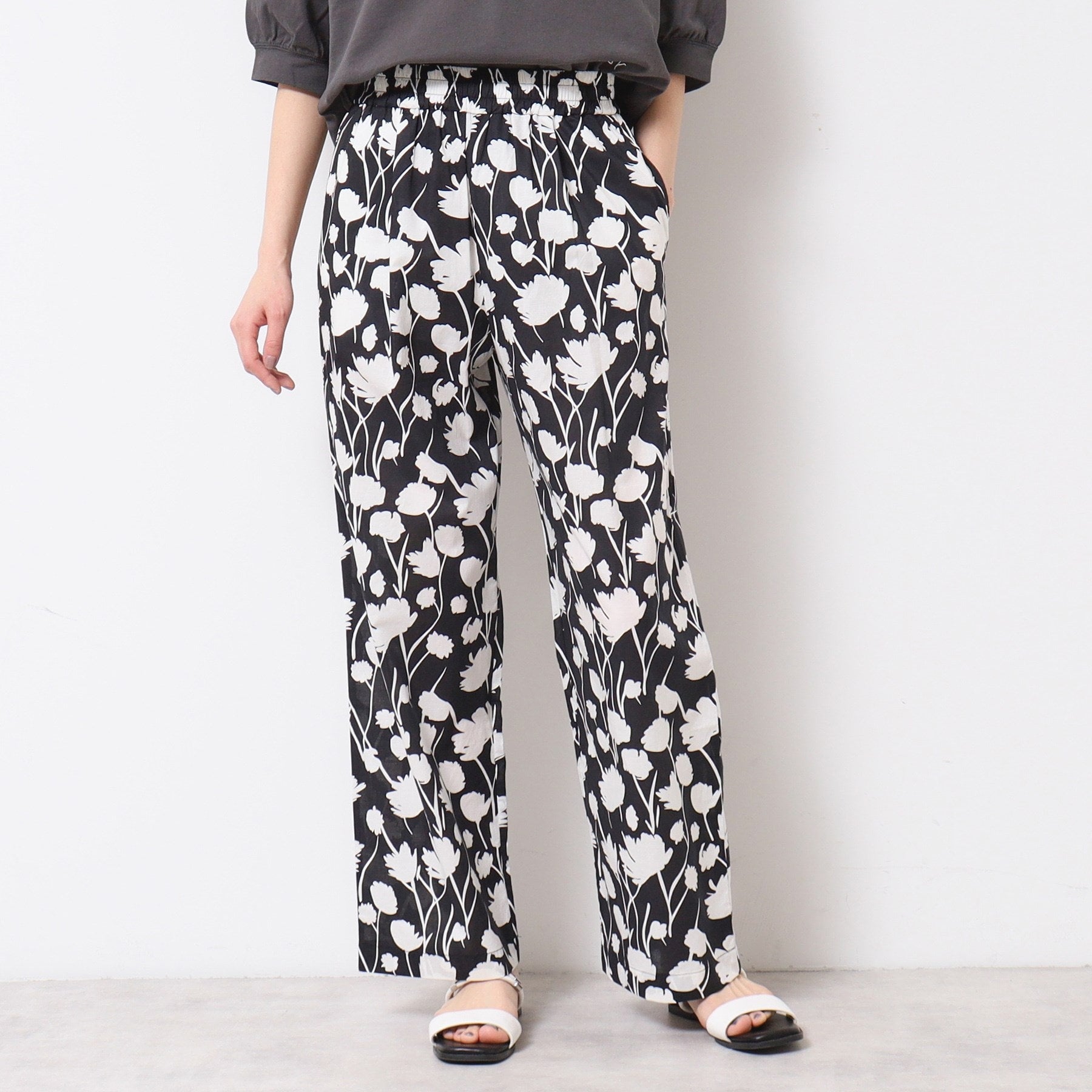 デッサン Dessin 【ウエストゴム・洗える】フラワープリントパンツ （ブラック(119)） ブラック(119)