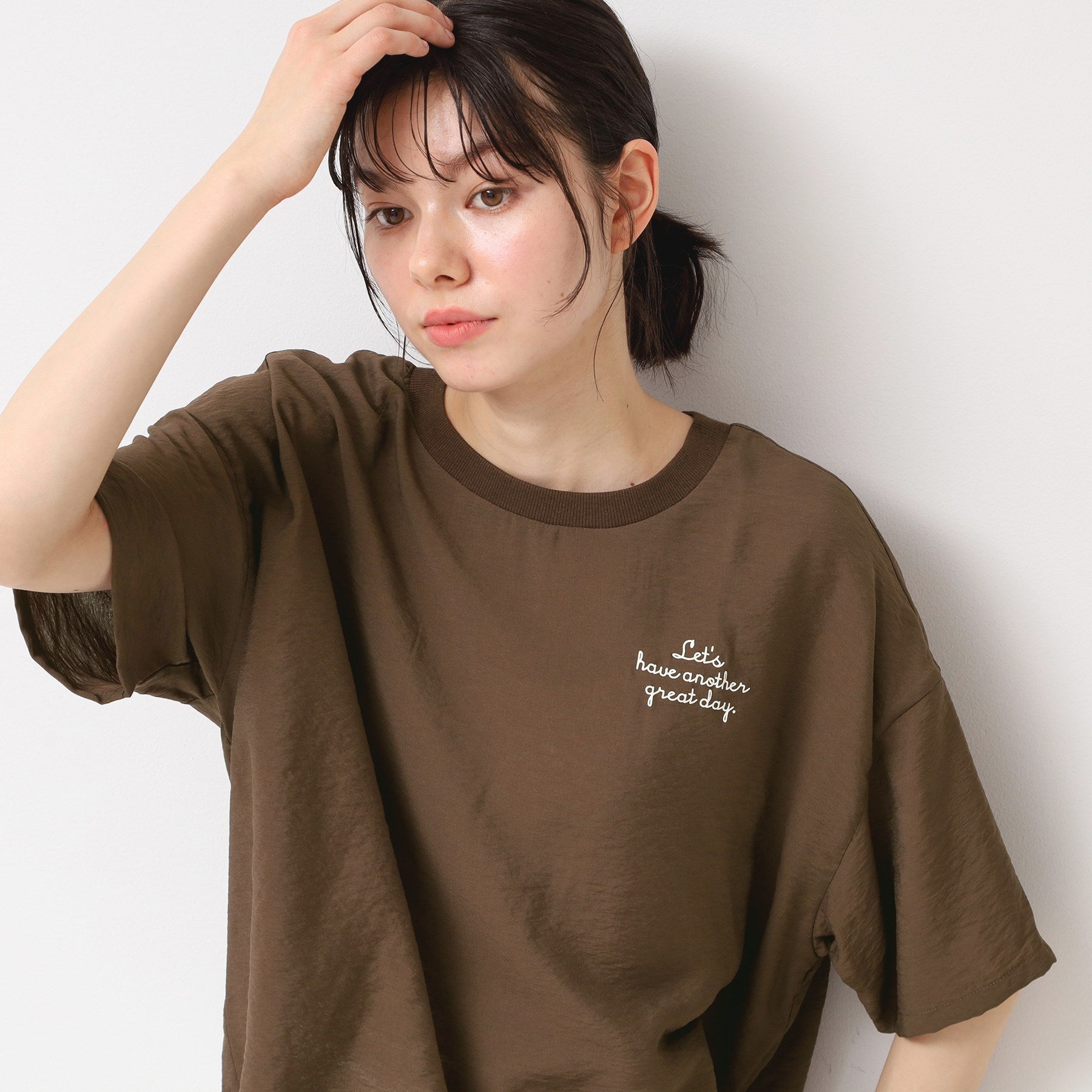 デッサン Dessin ロゴ入りブラウス（XS～L） （ブラウン(043)） ブラウン(043)