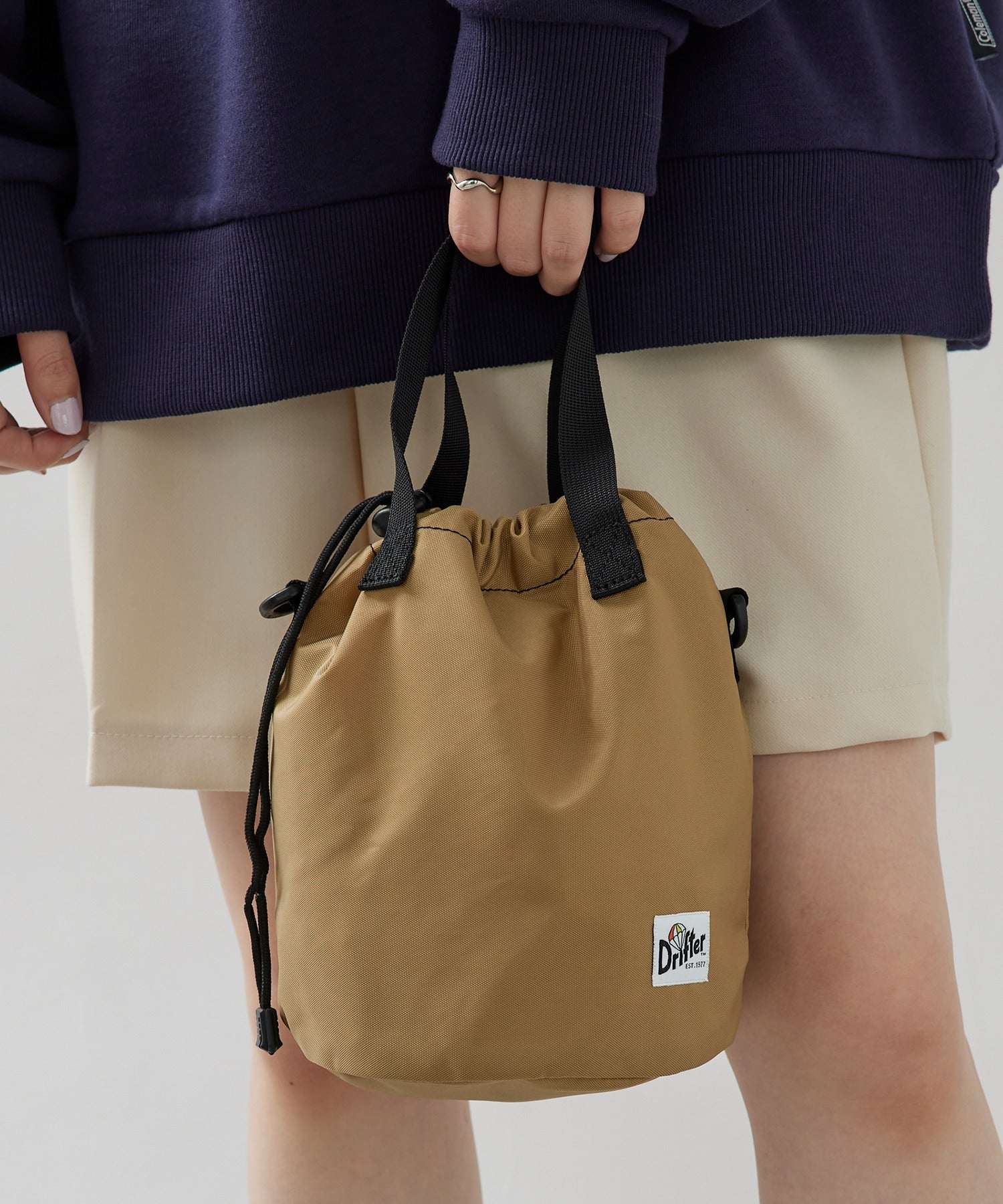 ドリフター Drifter DRAWSTRING POUCH ドリフター円マチドローストリングショルダーバッグ （ベージュ系その他2） ベージュ系その他2