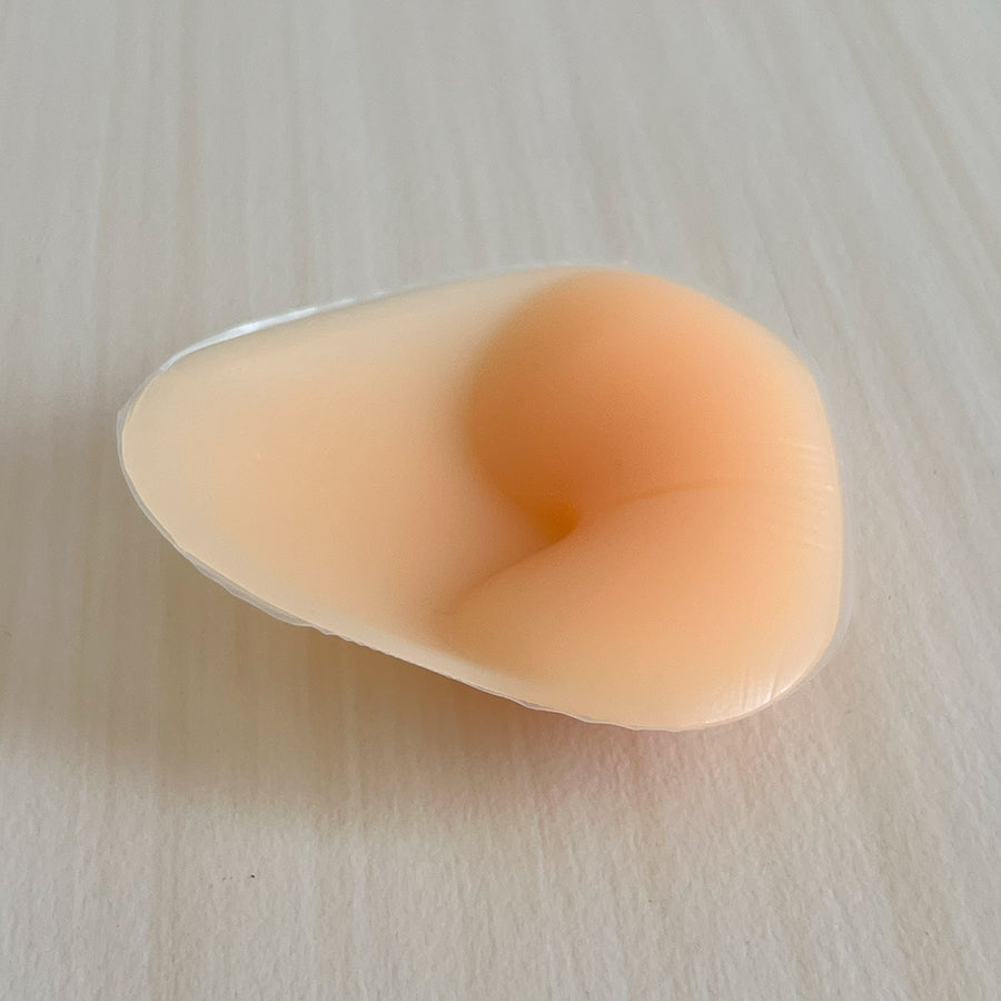 ダイヤモンドハーツ Diamond Hearts 【訳あり新品】【水着に使える】らくらく盛れる三角シリコンパッド 水着やブラジャーに入れるだけ （ベージュ） ベージュ