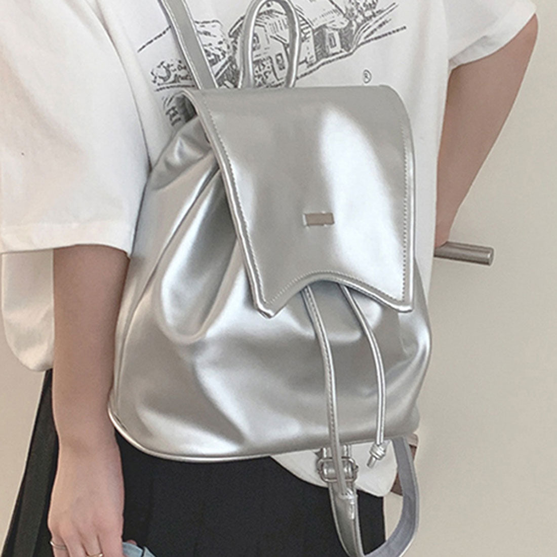 デューリリー Dewlily フェイクレザーリュック レディース 10代 20代 30代 韓国ファッション カジュアル おしゃれ バッグ バック 鞄 大容量 リュックサック 黒 白 （ホワイト） ホワイト