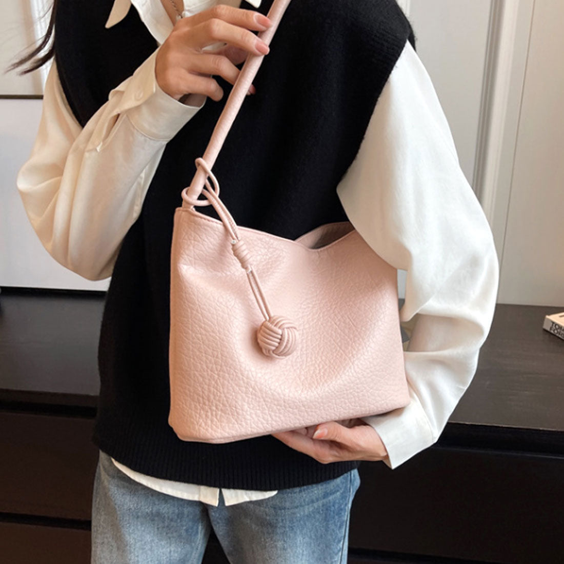 Dewlily Fake Leather Shoulder Bag for Women, Teens, 20s, 30s, Korean Fashion, Casual, Simple, Cute Bag, Outing, Commuting, Black, White