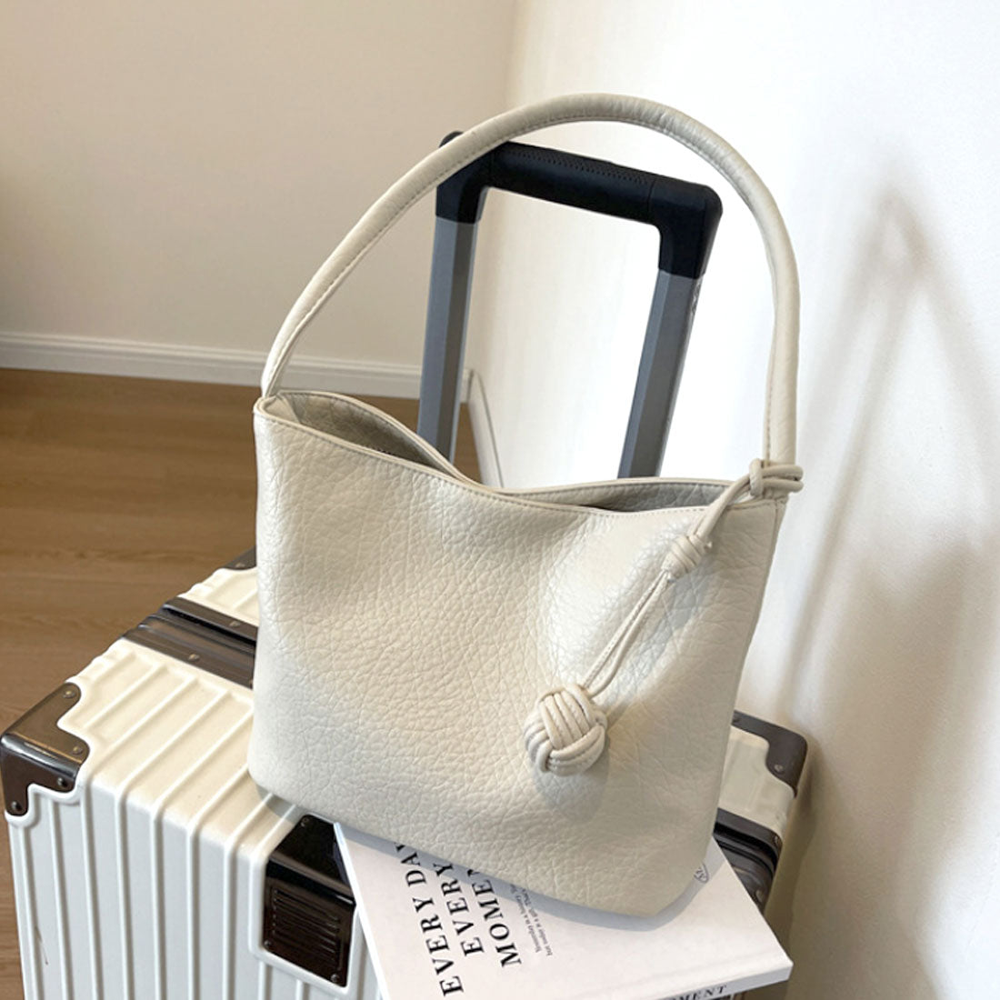 Dewlily Fake Leather Shoulder Bag for Women, Teens, 20s, 30s, Korean Fashion, Casual, Simple, Cute Bag, Outing, Commuting, Black, White
