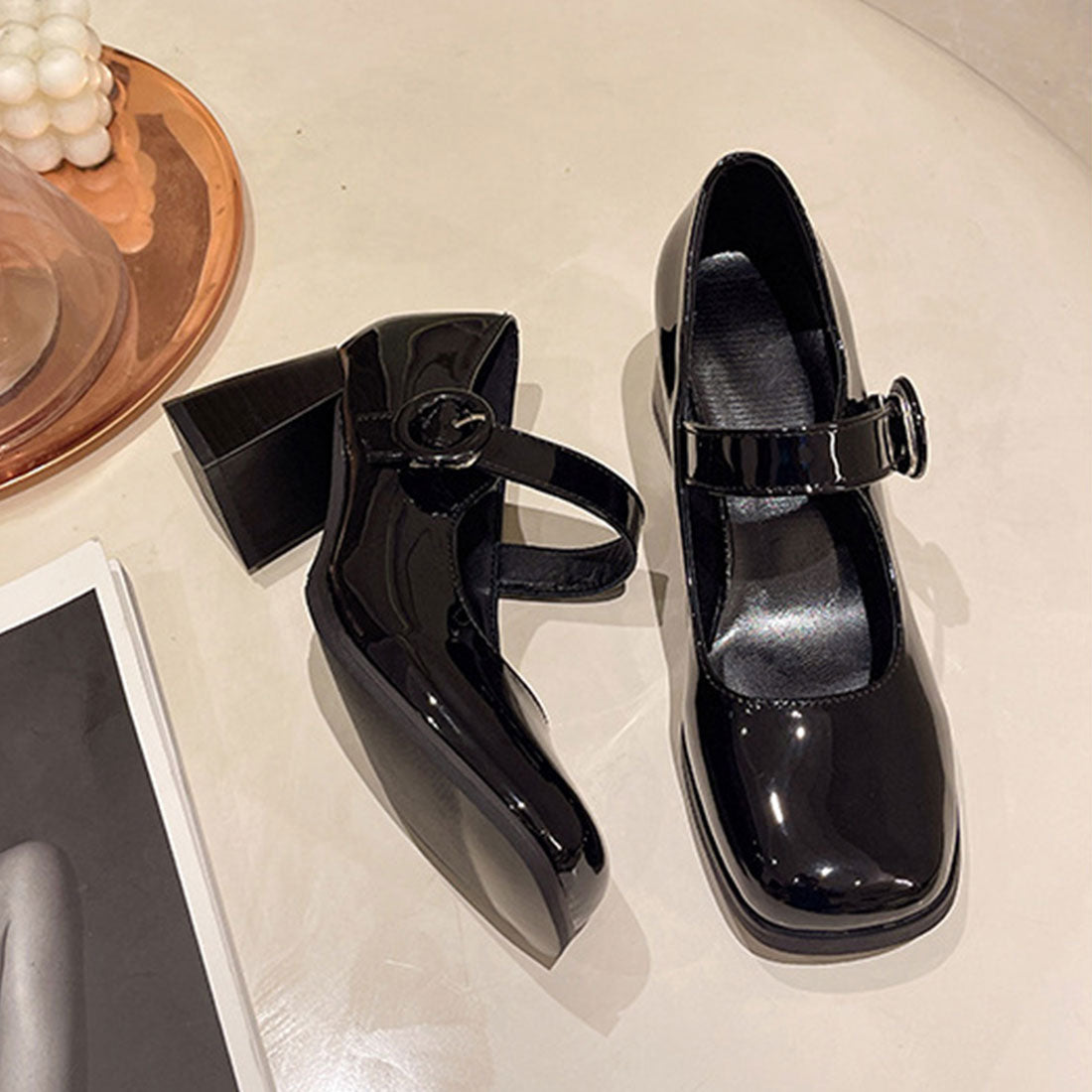 德尤莉 Dewlily 鑽石光澤皮帶高跟鞋 女士 10代 20代 30代 韓國時尚 休閒 鞋子 鞋 高跟粗跟 素色 春季 夏季 秋季 時尚 成人