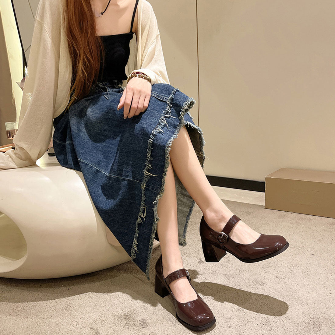 德尤莉 Dewlily 鑽石光澤皮帶高跟鞋 女士 10代 20代 30代 韓國時尚 休閒 鞋子 鞋 高跟粗跟 素色 春季 夏季 秋季 時尚 成人