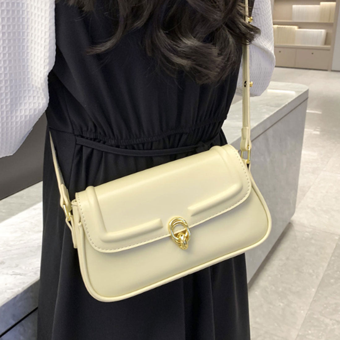 デューリリー Dewlily シンプルショルダーバッグ 韓国ファッション 10代 20代 30代 レトロ感 シンプル ミニショルダーバッグ パステルカラー ワンポイント 大人可愛い,イエロー