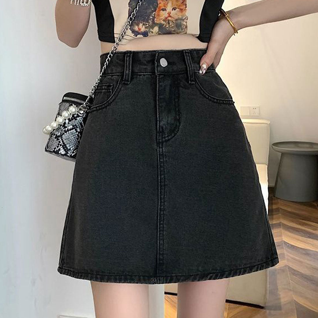 デューリリー Dewlily デニム風ミニスカート レディース 10代 20代 30代 韓国ファッション 春 夏 秋 カジュアル かわいい おしゃれ シンプル ミニ丈 白 黒 （ブラック） ブラック